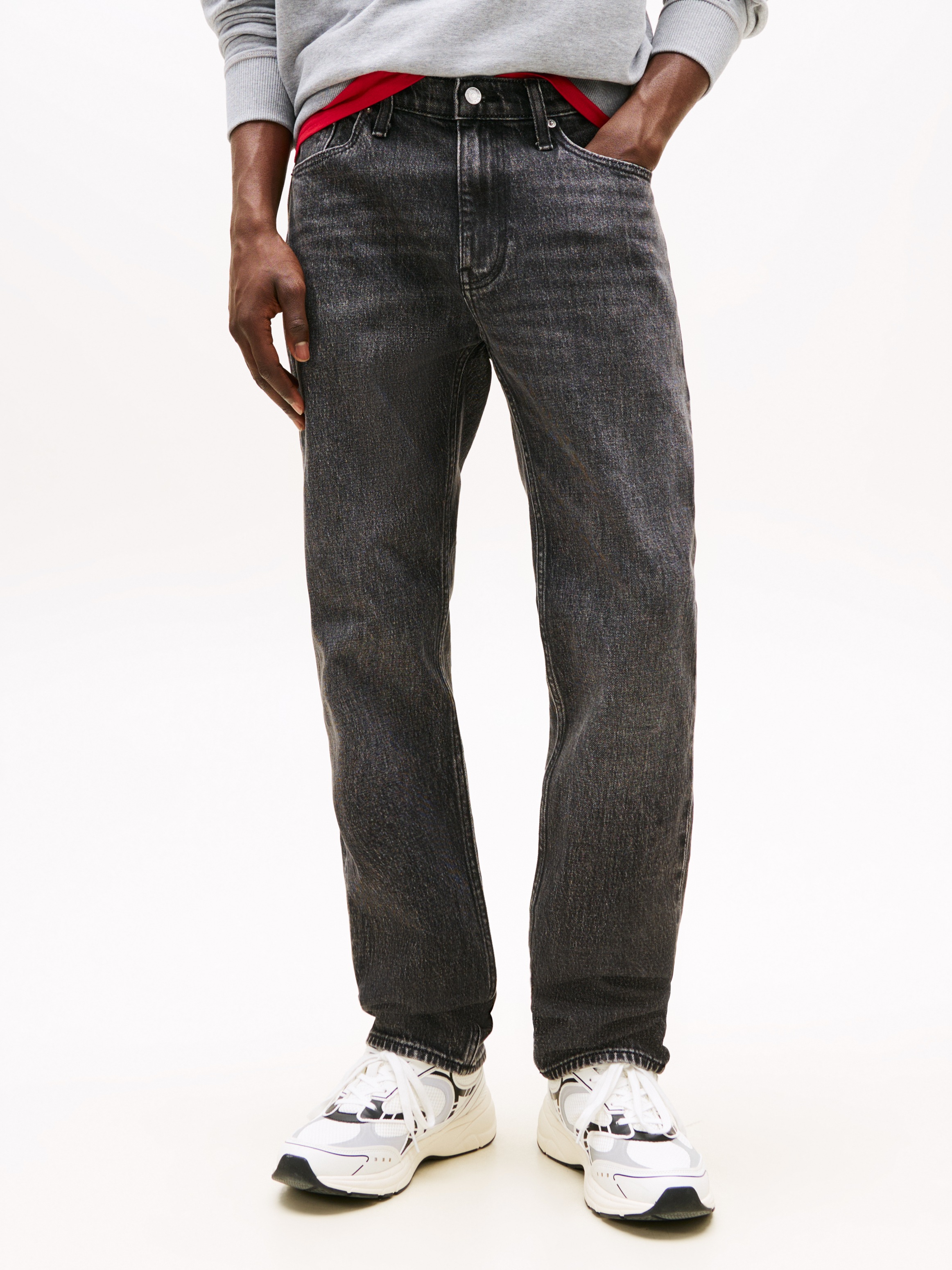 Tommy Jeans Regular-fit-Jeans »RYAN RGLR STRGHT«, mit Logoprägung