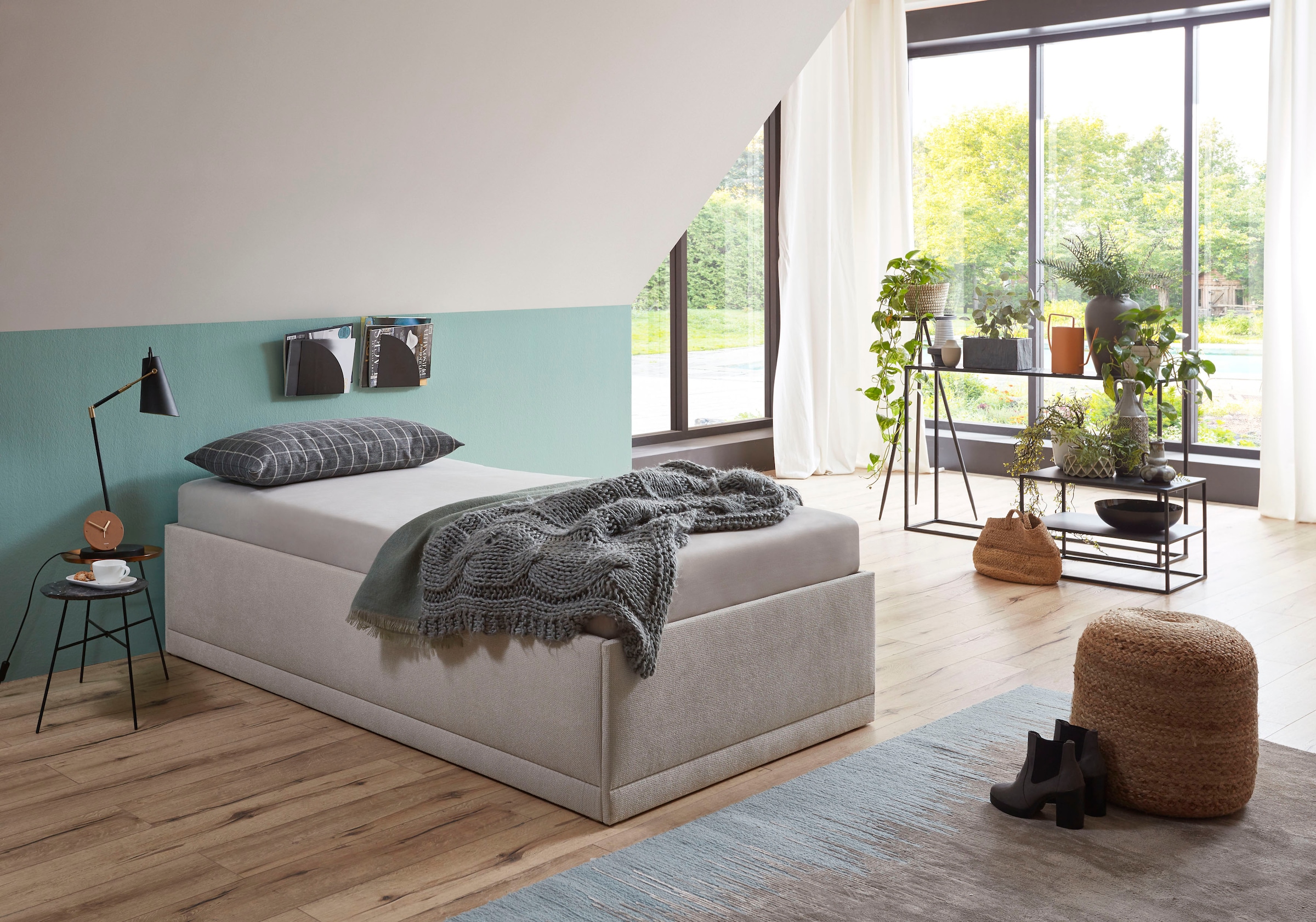 Polsterbett "Texel", beige, B:106cm H:42cm L:206cm, Bezug Bett: Veloursstoff 100% Polyester;Bonnell-Federkernmatratze: 51% Polypropylen, 39% Polyester und 10% Baumwolle;Kaltschaummatratze: 100% Polyester, Bezug abnehm- und waschbar bis 60C;Kissenbezug: 10