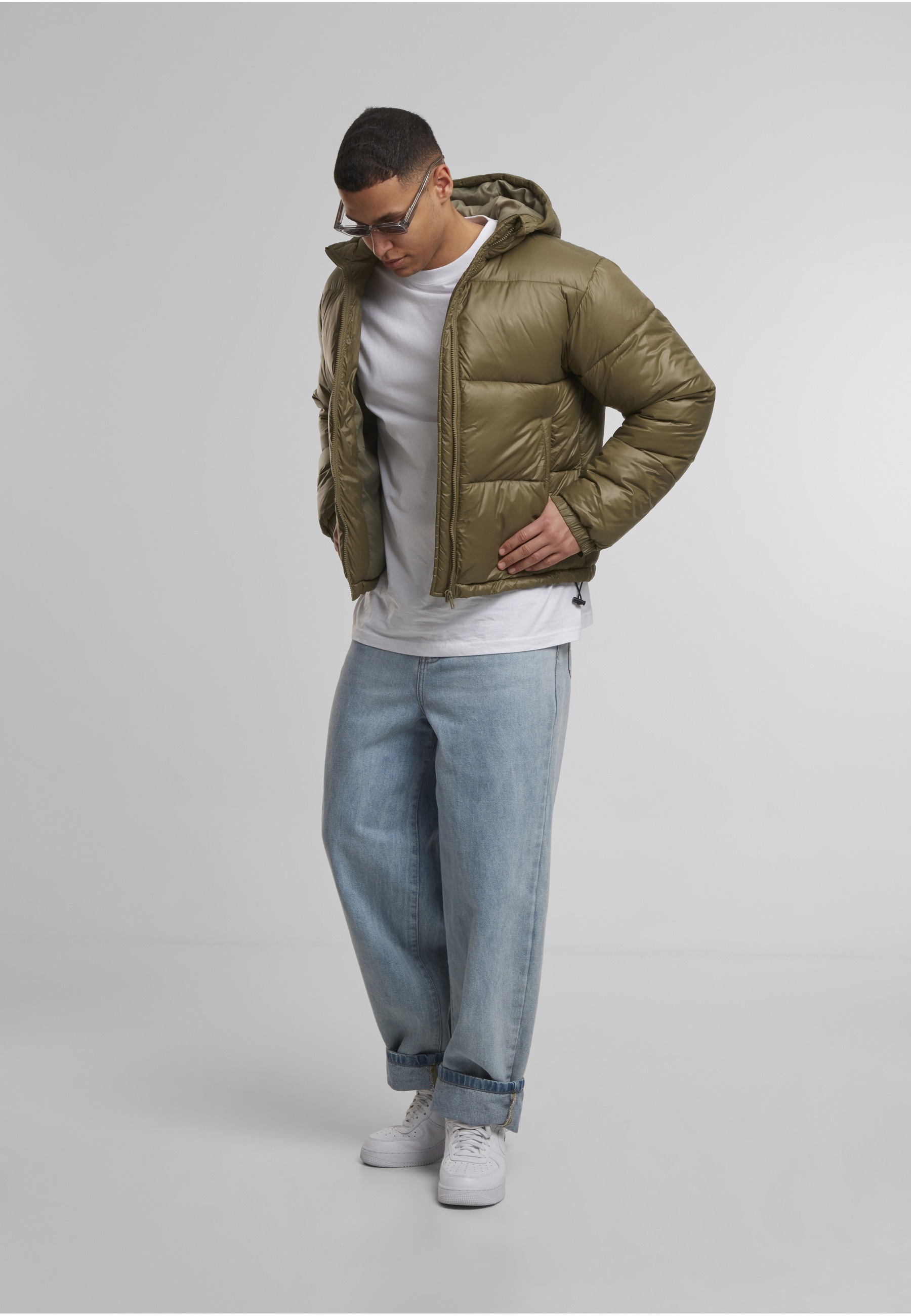 URBAN CLASSICS Winterjacke »Urban Classics Shiny Puffer Jacket With Hood« 1 Stk. tlg. mit Kapuze