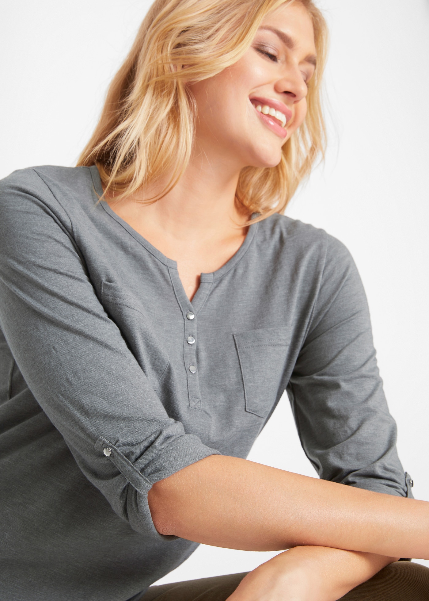 bonprix Henleyshirt mit Knopfleiste, hüftbedeckende Länge, in melierter Optik, Loose Fit