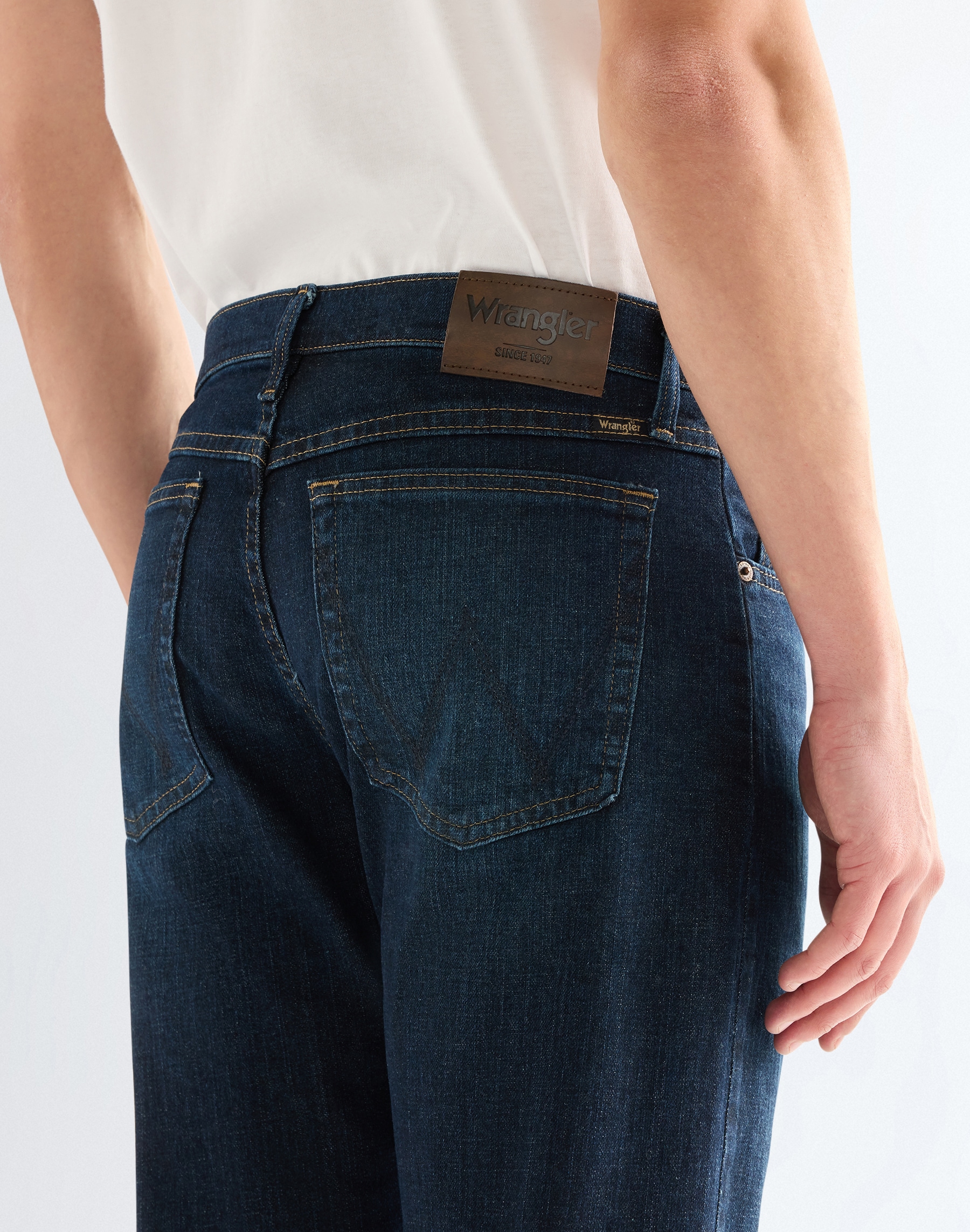 Wrangler Straight-Jeans »Foundation« aus elastischer Baumwollmischung