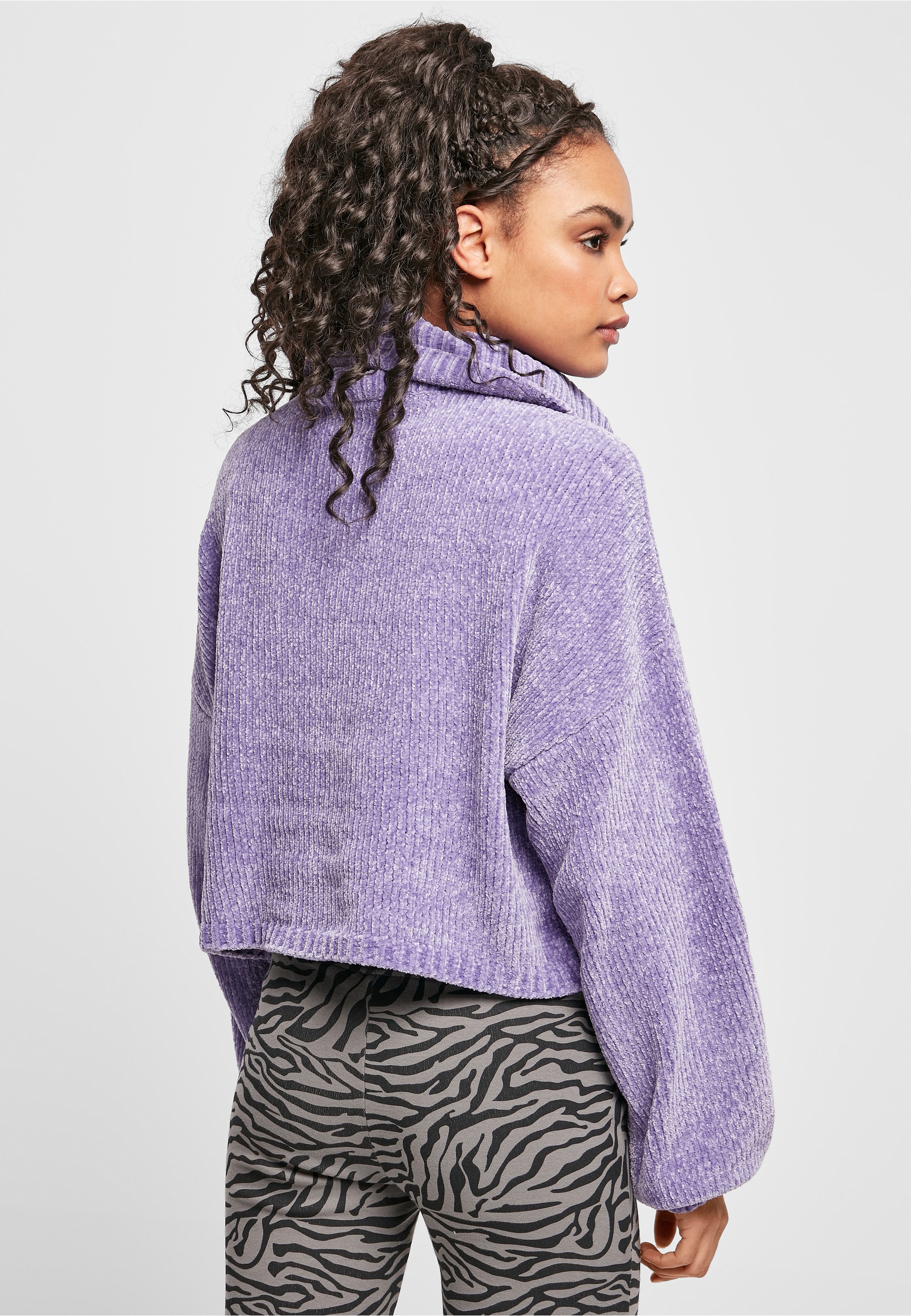 URBAN CLASSICS Sweatshirt »Urban Classics Damen Ladies Short Chenille Turtleneck Sweater«, 1 Stk.
