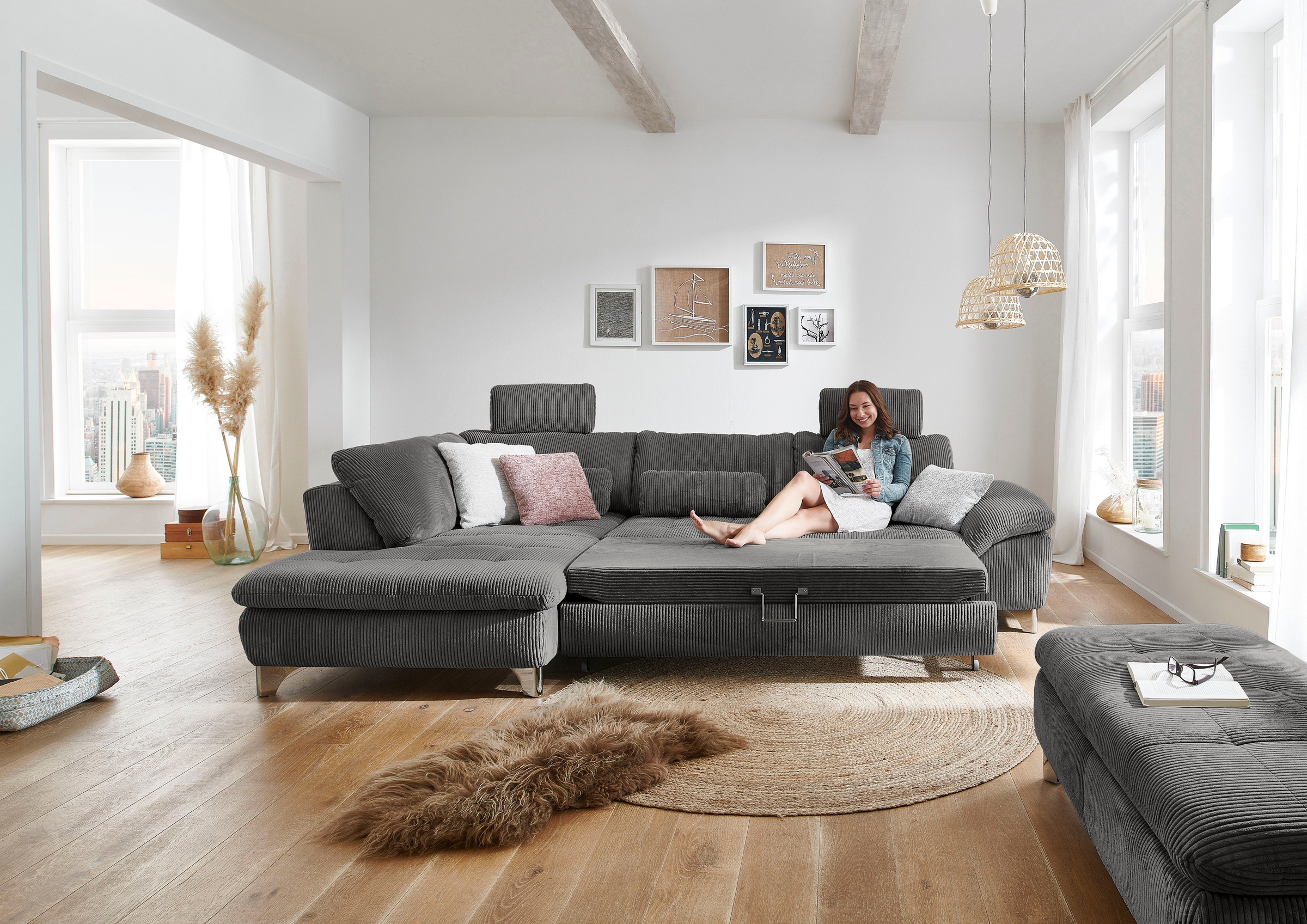 Die PlanBar Ecksofa »MP-IN14007 L-Form«, wahlweise mit Bettfunktion und verstellbaren Kopfstützen, in Cord