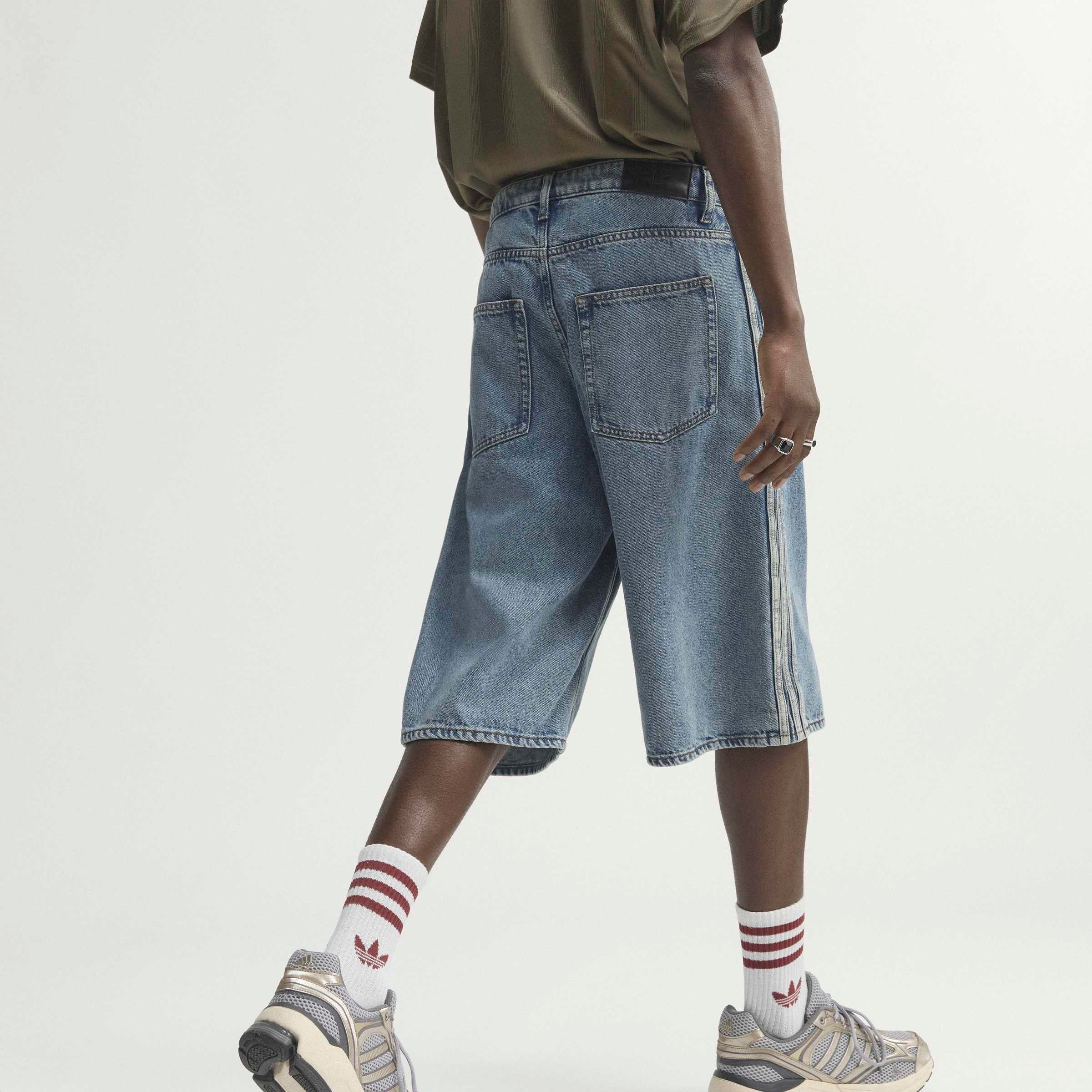 adidas Originals Jeansbermudas »FIREBIRD ADICOLOR DENIM-JORTS MITTELHOHER BUND BEIN GERADE GESCHNITTEN«