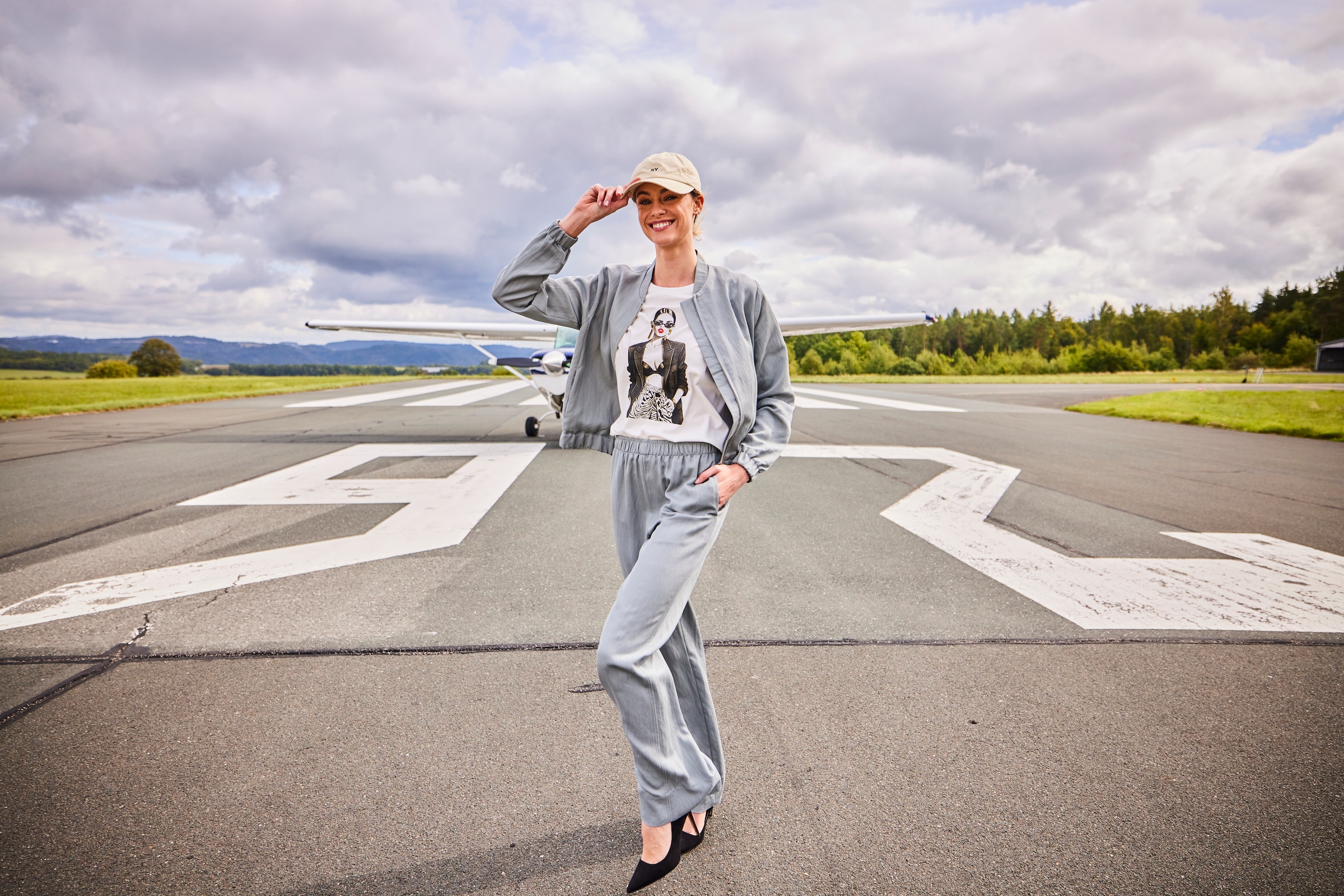 Aniston CASUAL Schlupfhose  in trendiger Twill-Qualität - NEUE KOLLEKTION