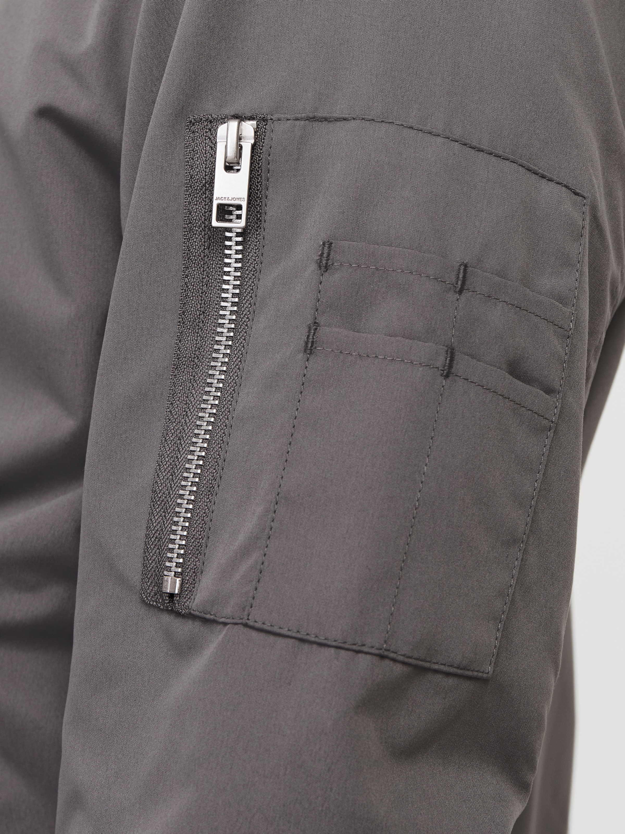 Jack & Jones Blouson »JJERUSH BOMBER NOOS«, ohne Kapuze, mit Reißverschlusstaschen