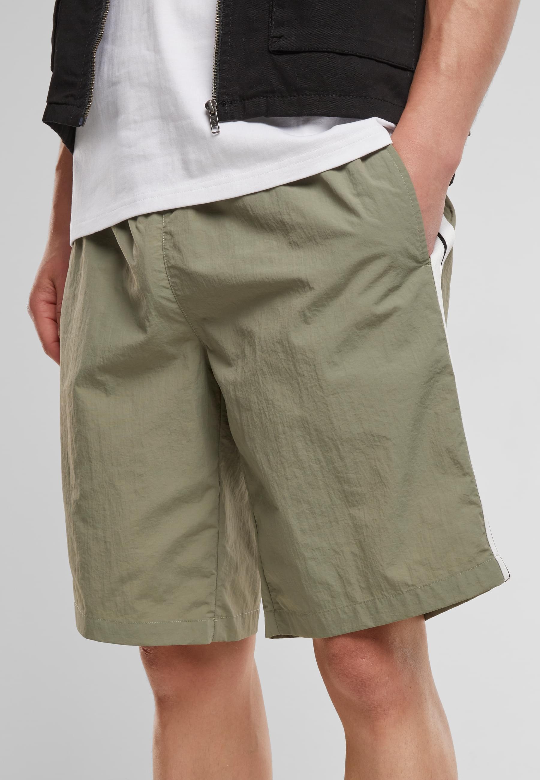 URBAN CLASSICS Badeshorts »Urban Classics Board Shorts With Patched Stripe«
