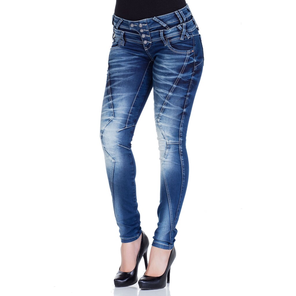 Cipo & Baxx Bequeme Jeans, mit Doppelgürtelleiste und cooler Waschung