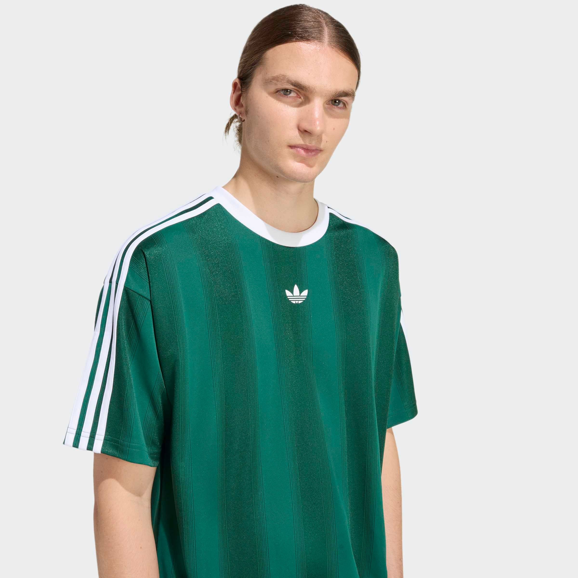 adidas Originals T-Shirt »ADIDAS ADICOLOR JACQUARD TRIKOT« lockere Passform, Rundhalsausschnitt, mit klassischem Trefoil Logo