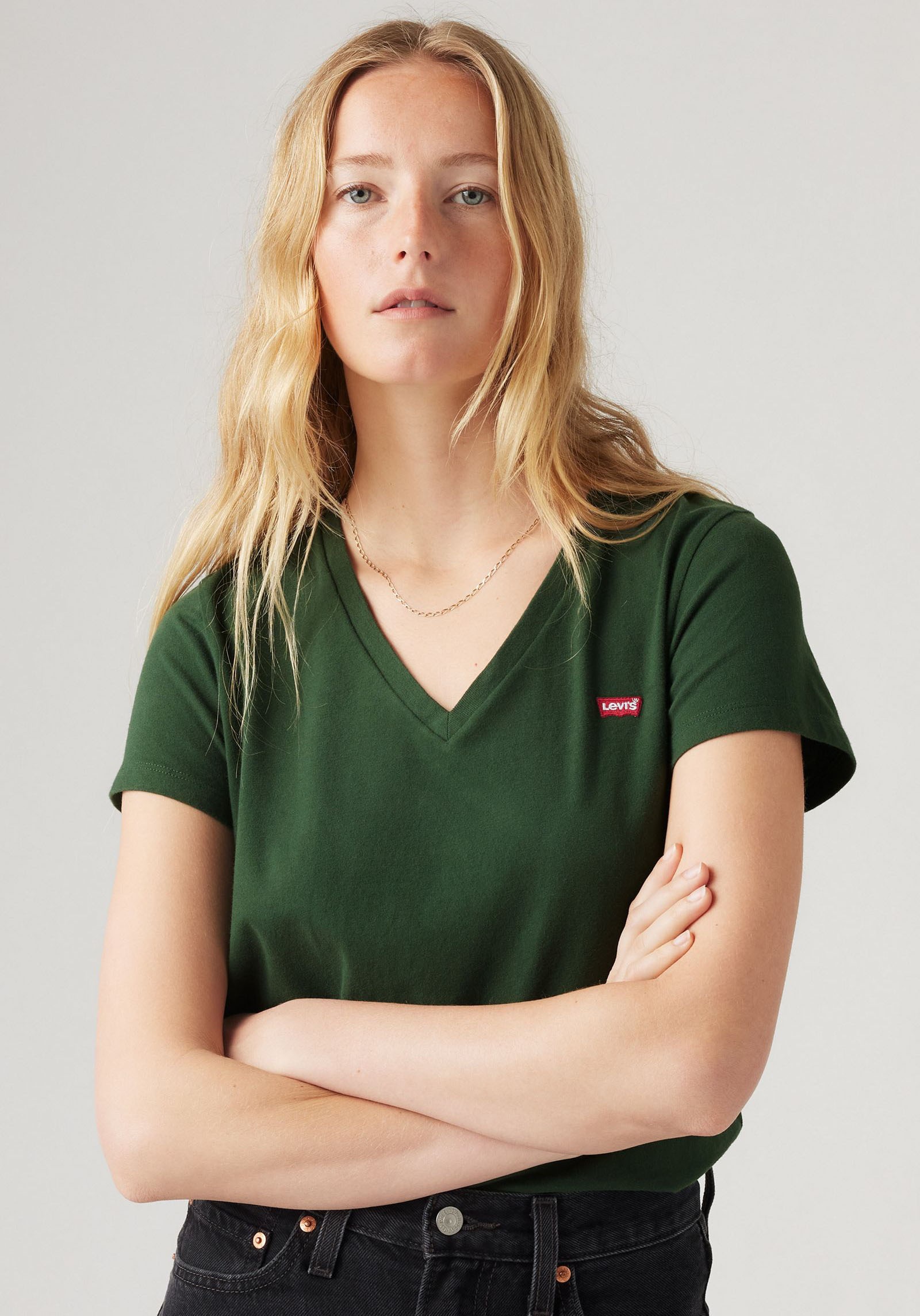 Levis "Perfect Tee" mit kleinem Batwing- Logo günstig online kaufen