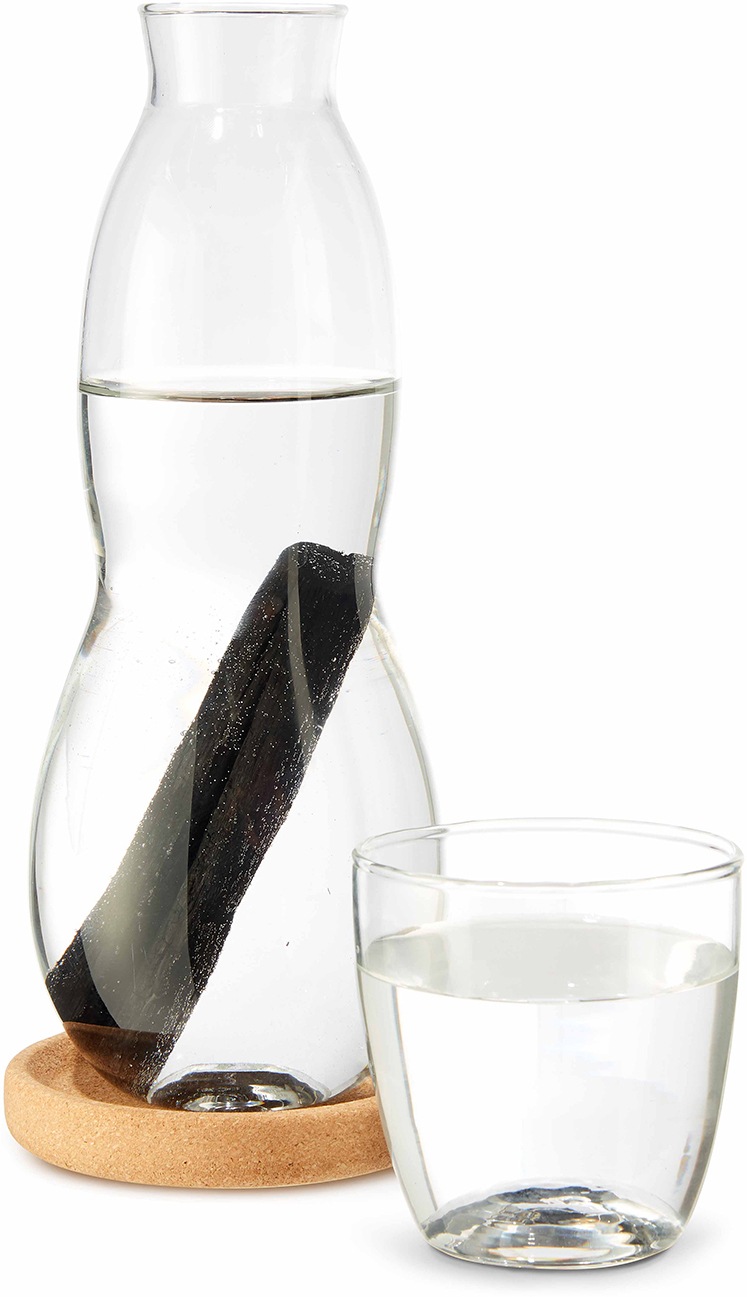 black+blum Wasserkaraffe, auslaufsicher, mit Aktivkohlefilter für gesünderes Wasser, 800 ml