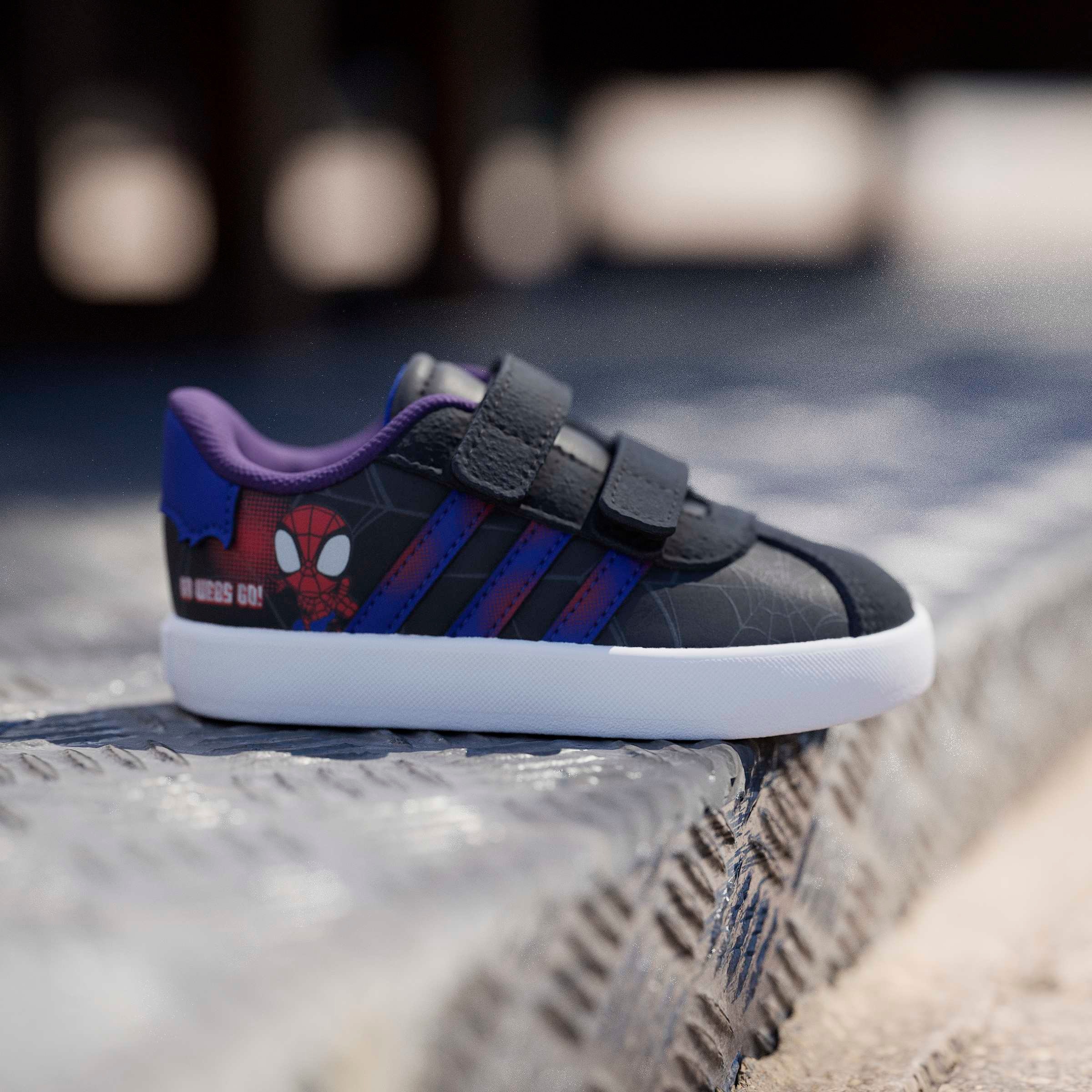 adidas Sportswear Sneaker »ADIDAS MARVEL SPIDER-MAN VL COURT 3.0 KIDS«  Design auf den Spuren des adidas Samba, für Kinder