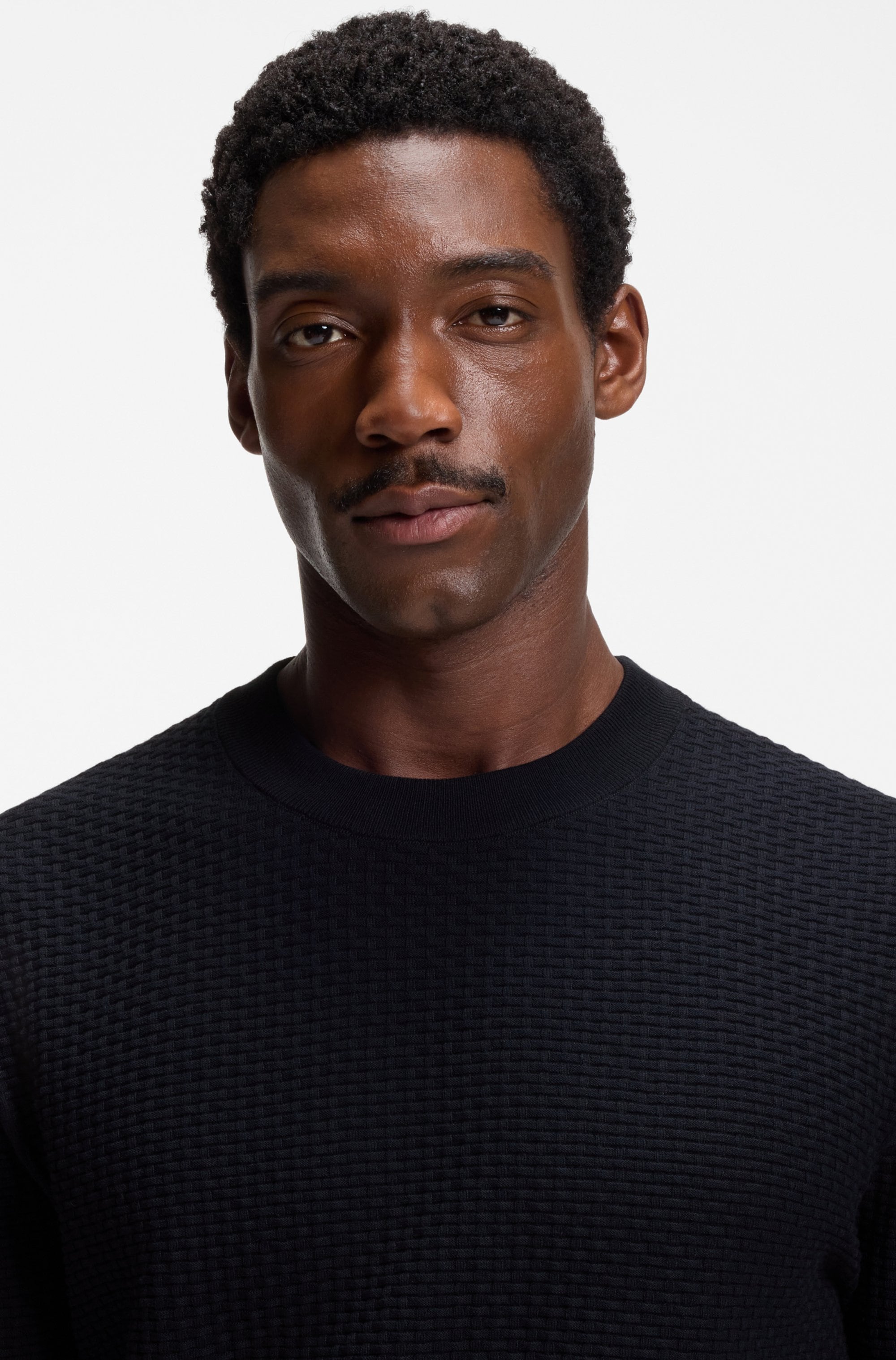 BOSS Kurzarmpullover »Nilton« Premium Menswear Business-Casual-Look, Strukturstrick-Material