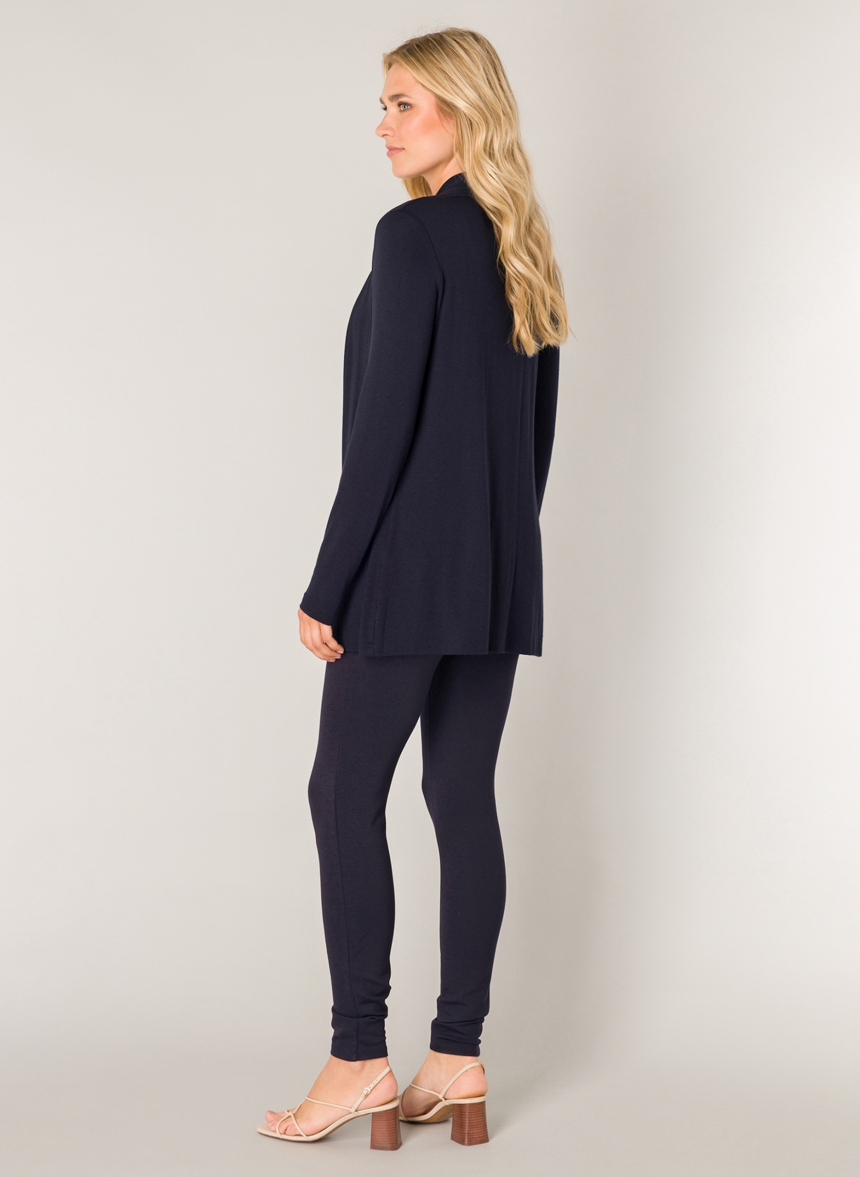 Base Level Strickjacke »Yayla«, In elastischem Feinstrick
