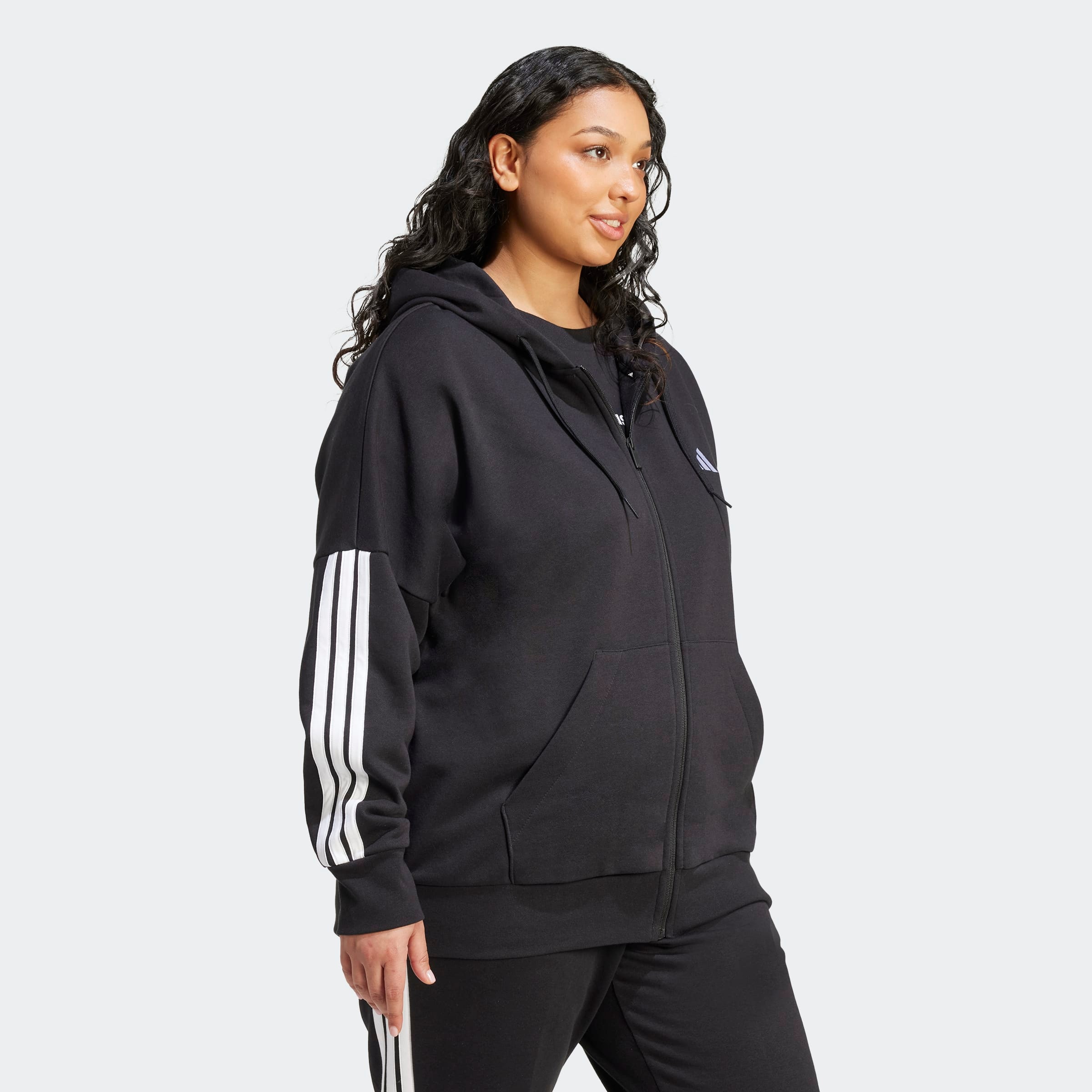 adidas Sportswear Kapuzensweatjacke »ESSENTIALS 3-STREIFEN FULL-ZIP FLEECE (GROSSE GRÖSSEN)« mit Kapuze, in normaler Länge