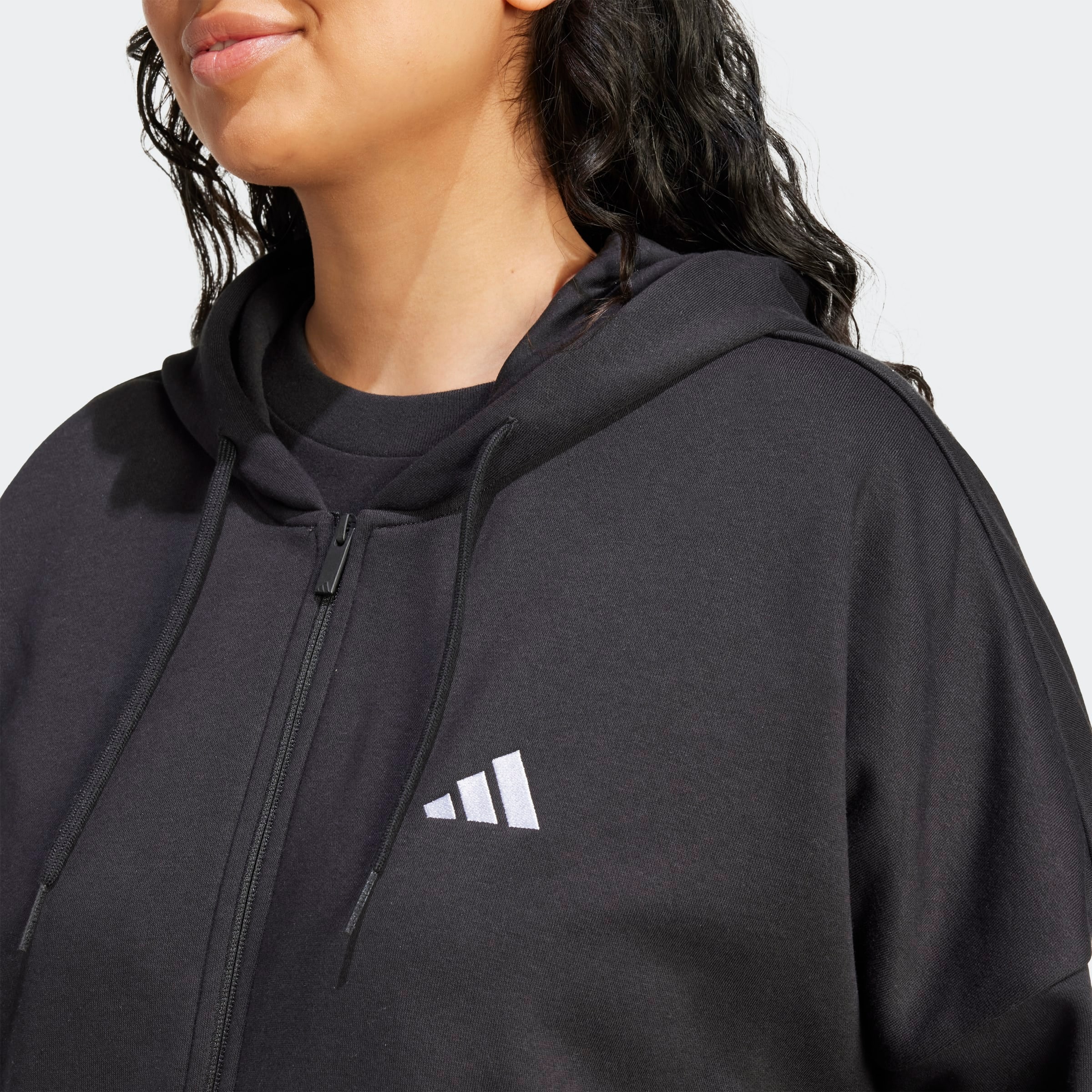 adidas Sportswear Kapuzensweatjacke »ESSENTIALS 3-STREIFEN FULL-ZIP FLEECE (GROSSE GRÖSSEN)« mit Kapuze, in normaler Länge