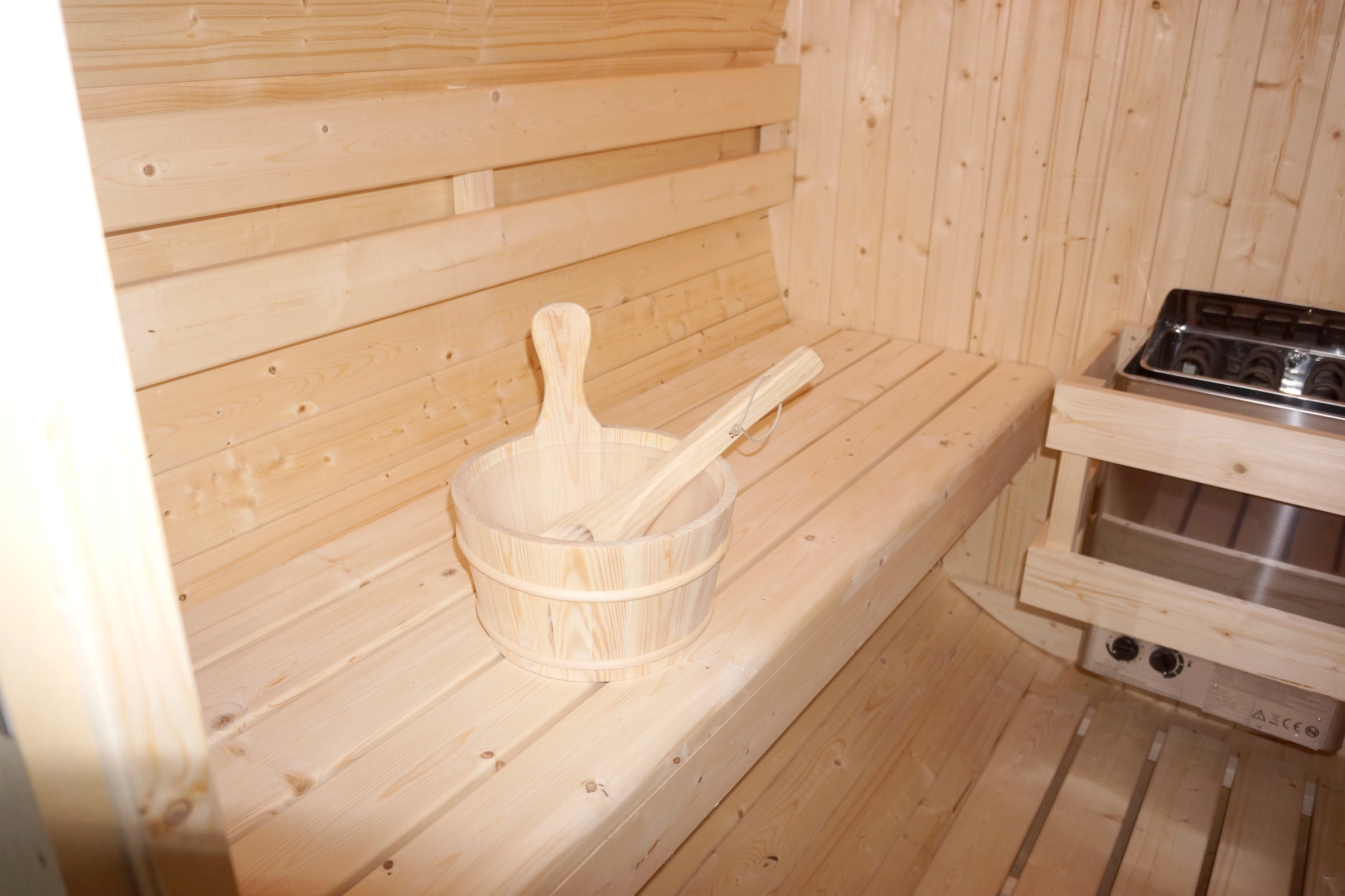 Sanotechnik Fasssauna »»TROMSÖ L«« geeignet für 4 Personen, Fichetnholz