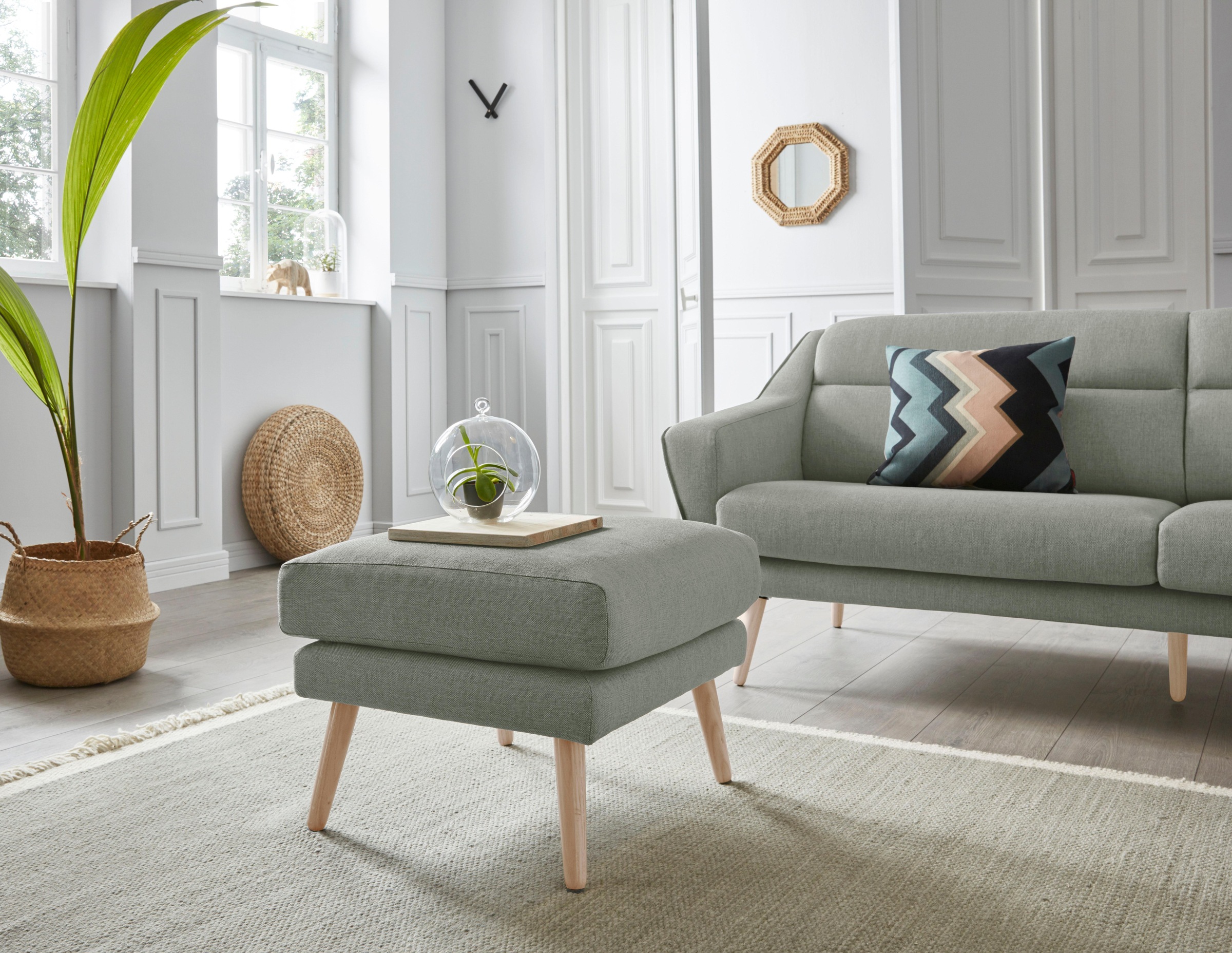 Hocker OTTO HOME "Bille", grün (mint), B:58cm H:45cm T:58cm, Struktur (100% Polyester);Struktur fein (100% Polyester);Samtoptik (100% Polyester);Luxus-Microfaser weich (100% Polyester), Hocker, Sitzhocker, mit Eiche-Beinen, Design by Morten Georgsen 2