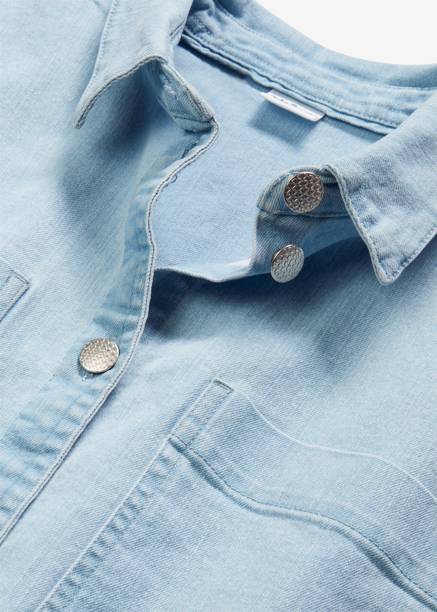 bonprix Jeansbluse »Kurze Boxy-Jeansbluse« kastiger Boxy-Shape, lässig geschnittene Passform, mit Brusttaschen