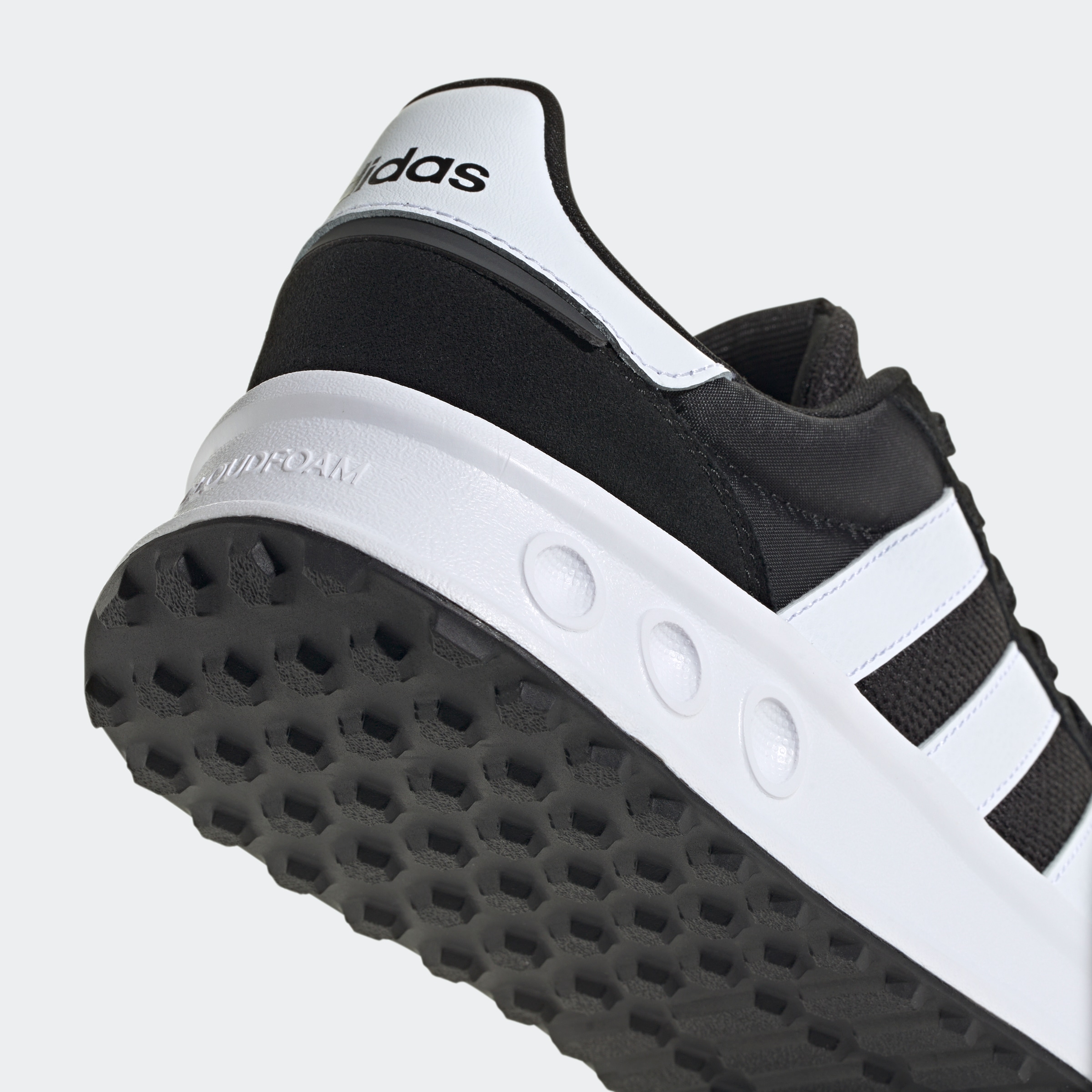 adidas Sportswear Sneaker »RUN 84«, inspiriert vom Design des adidas LA Trainer