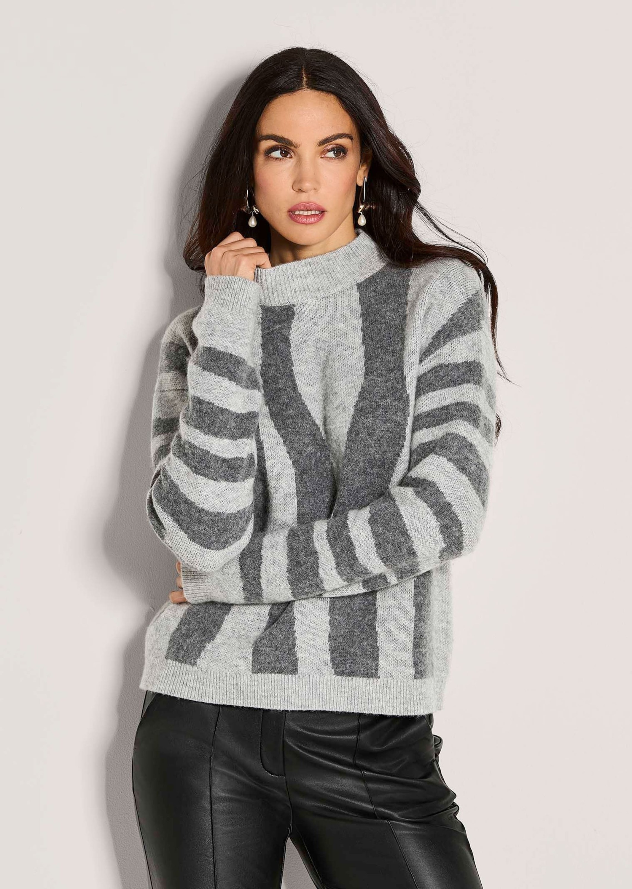Thumbnail - MADELEINE Longpullover "Jacquard-Pullover Stilvoller Strickpullover mit modernem Allover-Muster" Jacquard-Strick