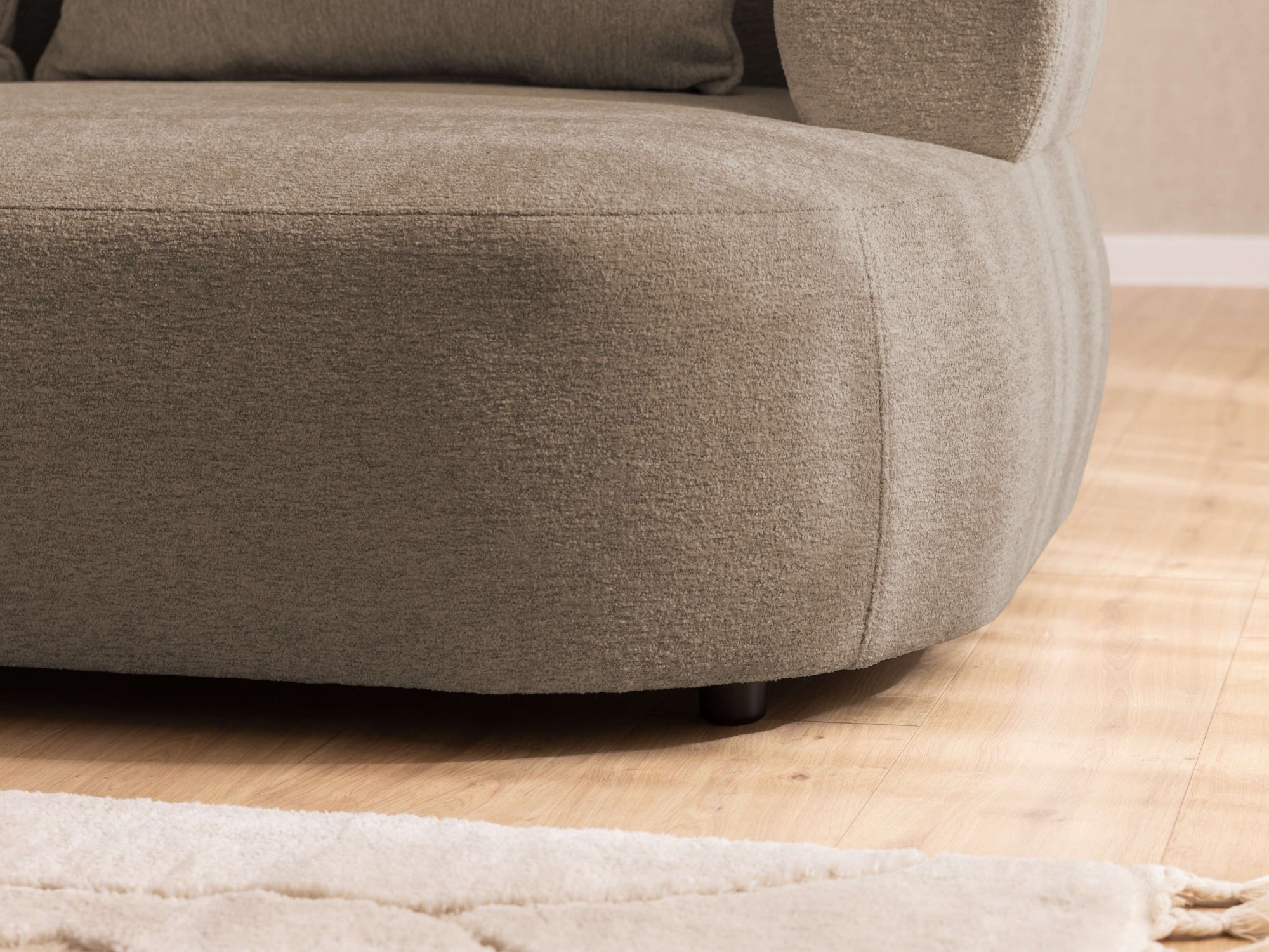 Home affaire Big-Sofa »LUSSAC 4-Sitzer Design-Sofa mit Zierkissen, Maße B/T/H: 242/123/78 cm«, hoher Sitzkomfort und modernes Design, Sofa ohne Bettfunktion