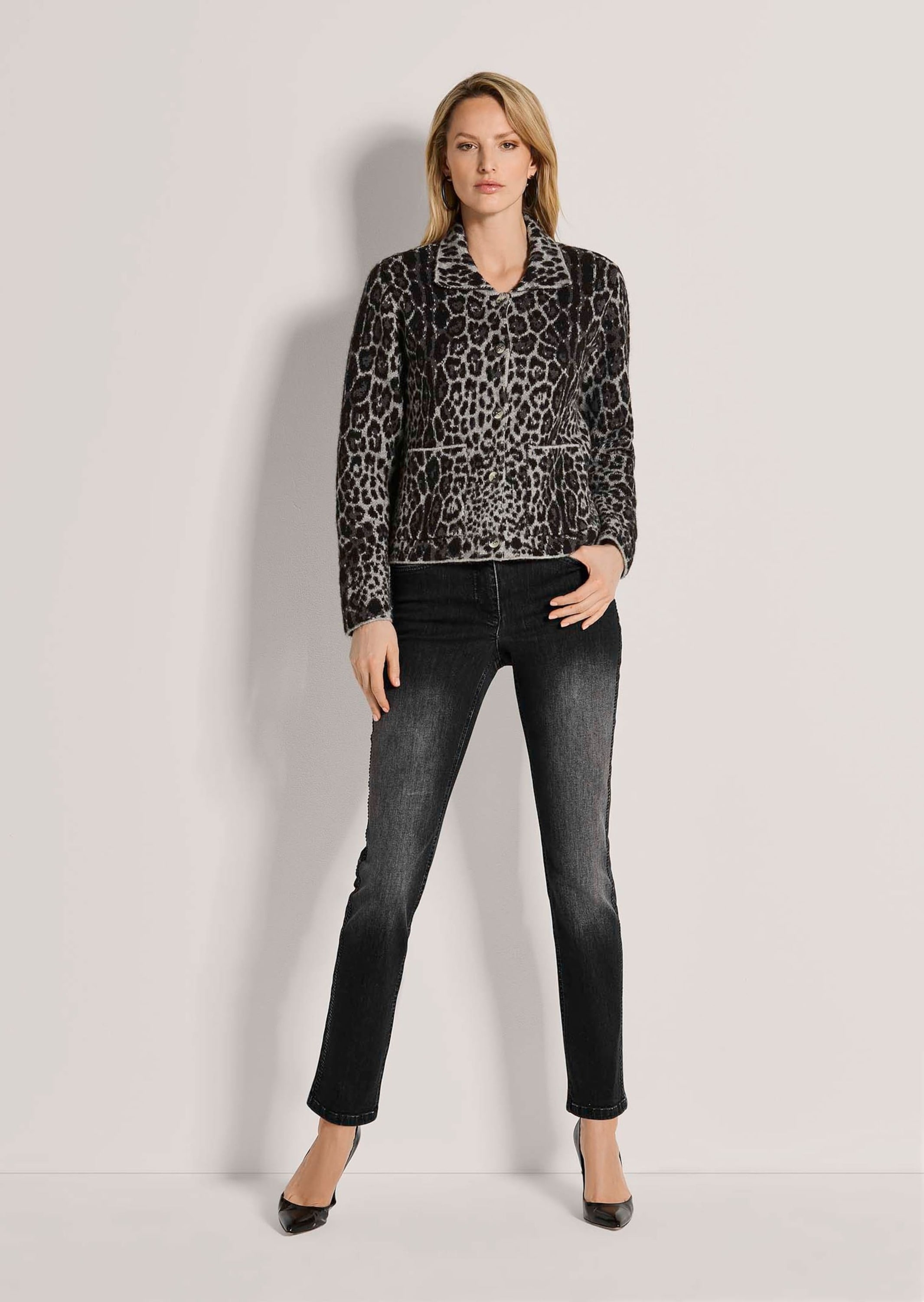 MADELEINE Strickjacke »Strickjacke Trendige Strickjacke mit Leo-Jacquard«