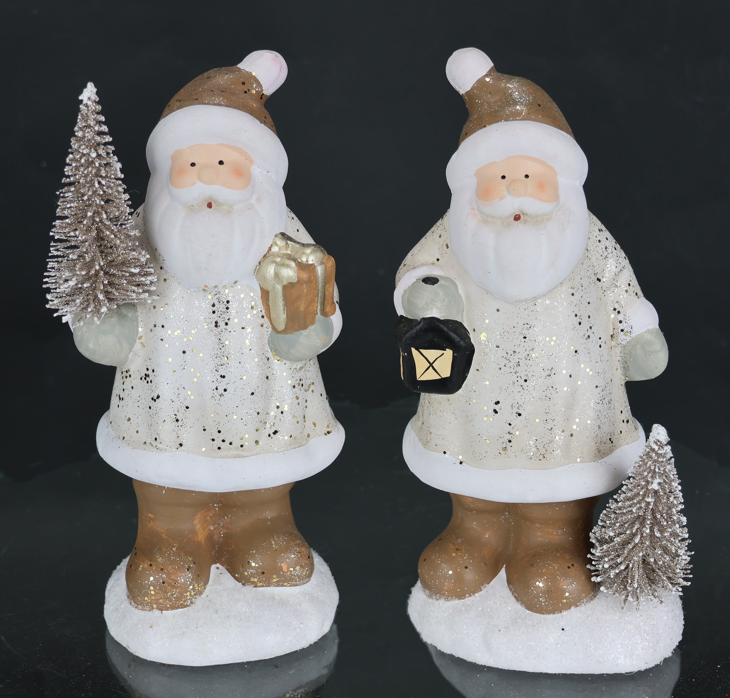 I.GE.A. Dekofigur »Nikolaus aus Keramik, 2er Set«, Mit Baum Laterne Geschenk Figur Dekoration Weihnachtsdeko