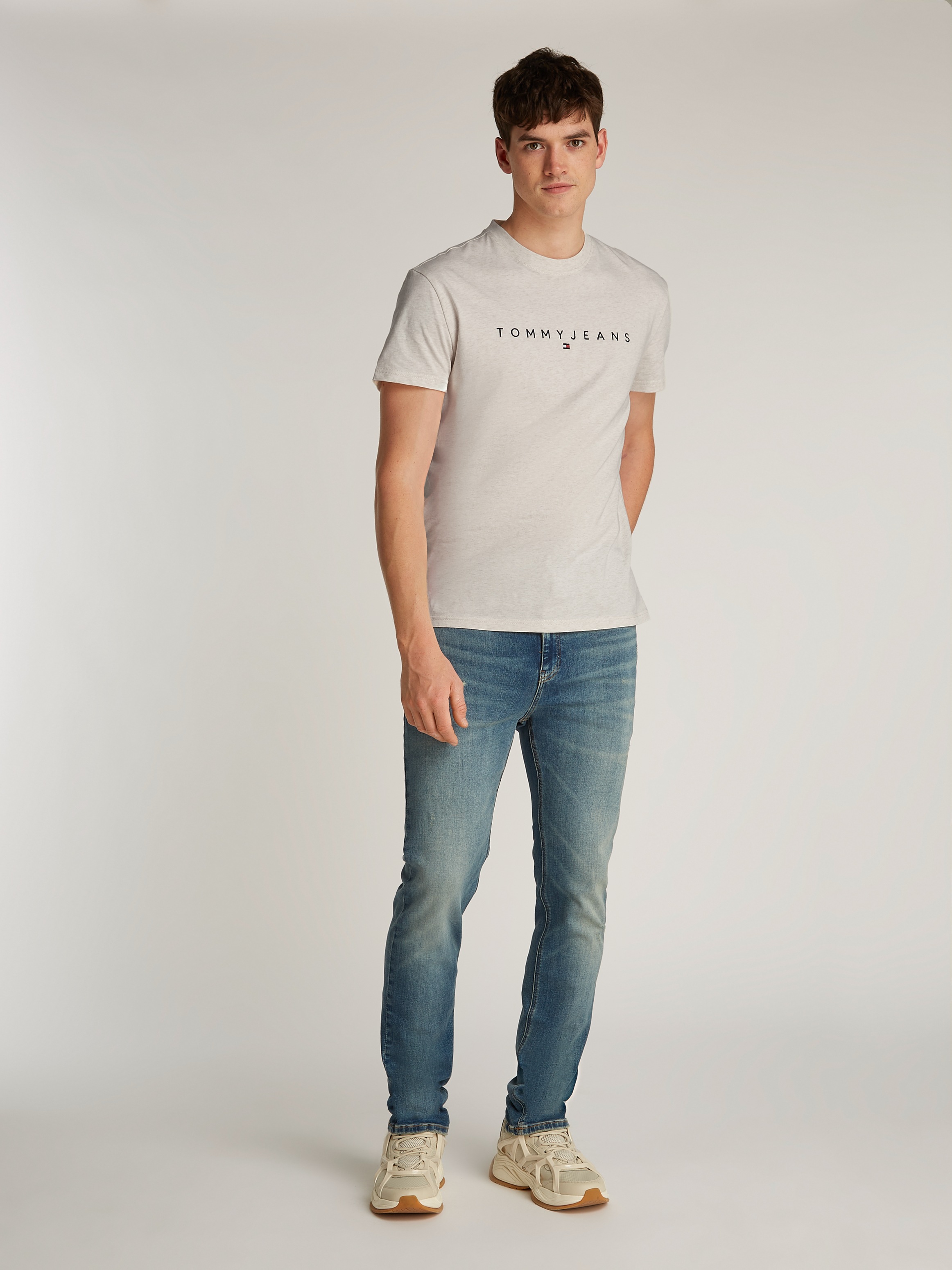 Tommy Jeans Plus Rundhalsshirt »TJM REG LINEAR LOGO TEE EXT«, in Große Größen, Logodruck und Stickerei