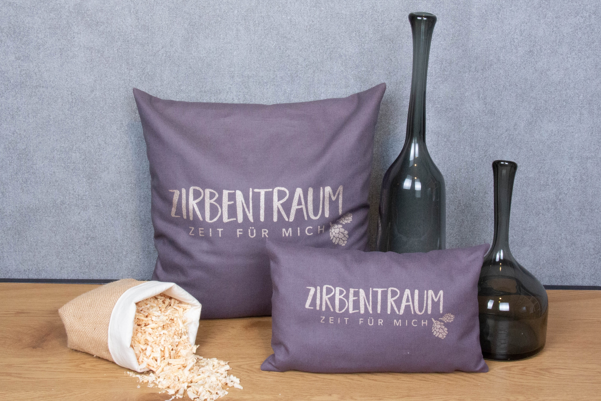 herbalind Zirbenkissen »Zirbentraum in Violett/Roségold 40x40 mit Reißverschluss - Gefüllt«, (1 tlg.), mit hochwertigen Zirbenholzflocken 100% Baumwolle - Made in Germany