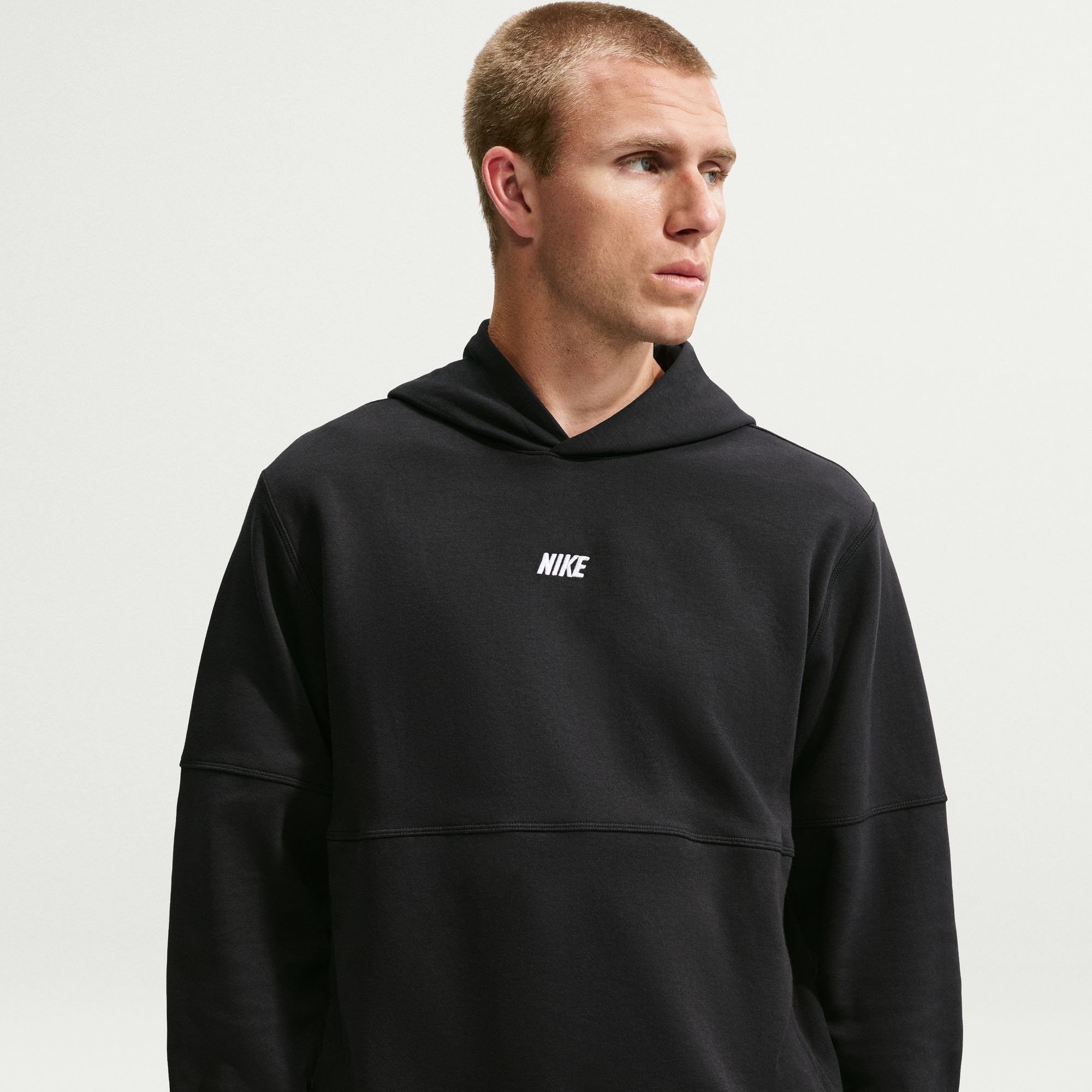Nike Sportswear Kapuzensweatshirt »M NK CLUB VARSITY HOODIE«, mit Kapuze, Langarm-Design, aus angerauter Sweatware
