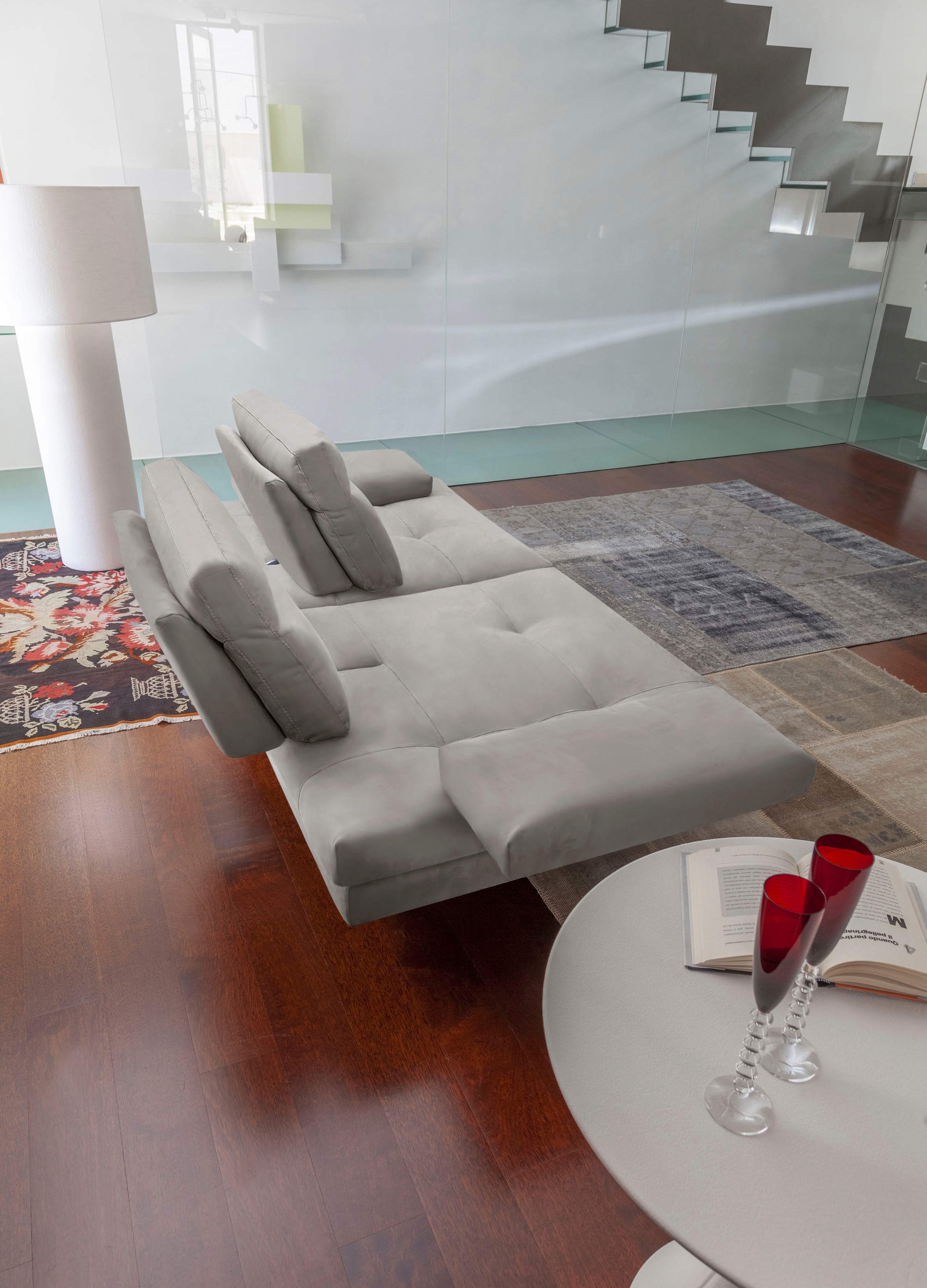 CALIA ITALIA 3,5-Sitzer »Toby Wing, italienisches Designsofa mit erstklassigem Sitzkomfort«, inklusive Sitztiefenverstellung, Füße in Chrom glänzend