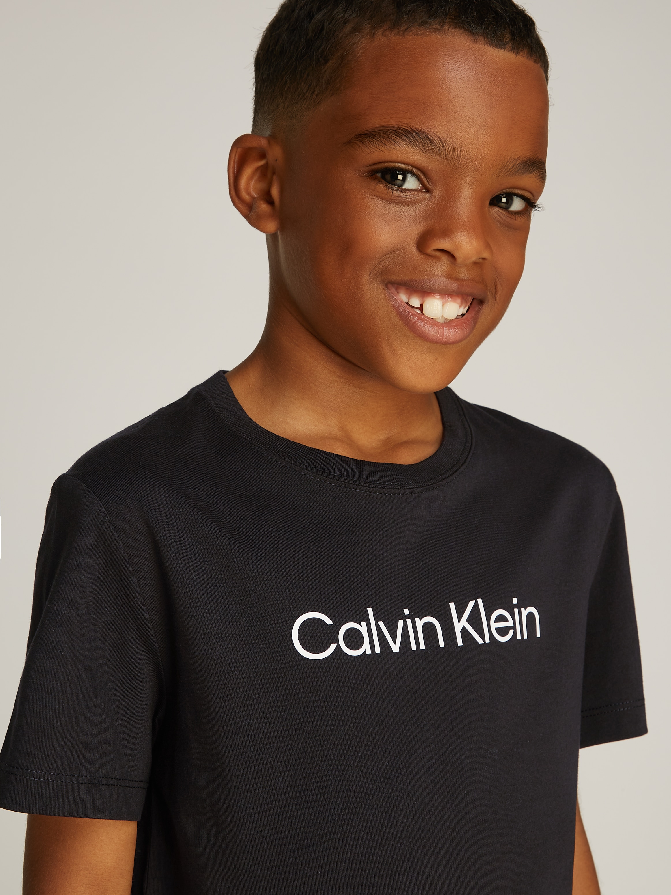 Calvin Klein Jeans Rundhalsshirt »INST. LOGO SS T-SHIRT«, für Kinder bis 16 Jahre und mit Logoschriftzug