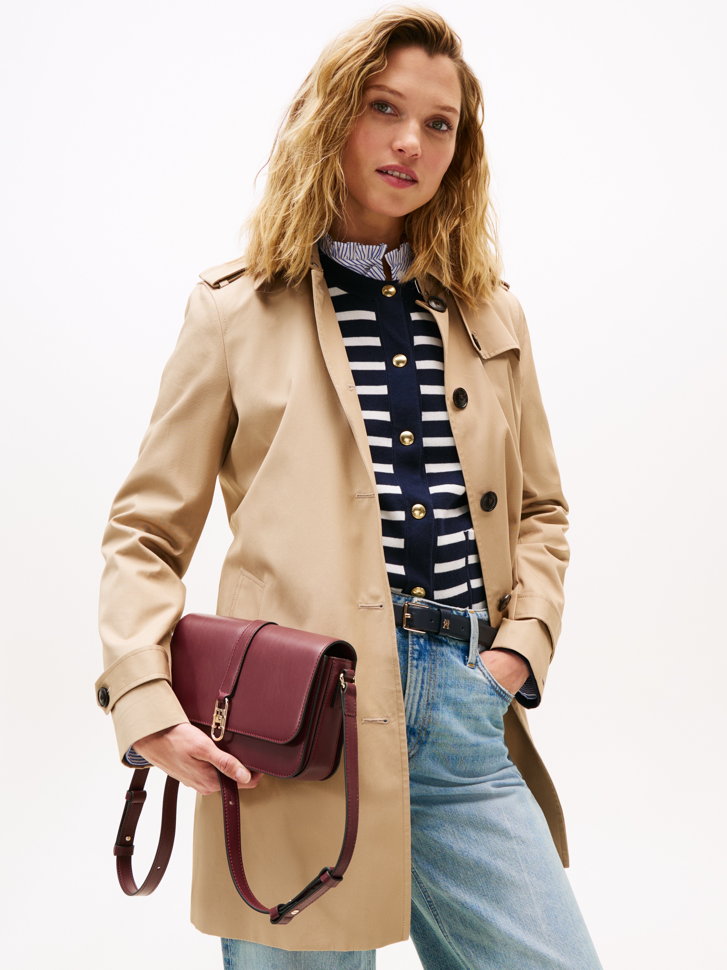 Tommy Hilfiger Umhängetasche »TH LIBRE FLAP CROSSOVER«, Damen Schultertasche, Minibag mit goldfarbenem TH-Schmuckelement