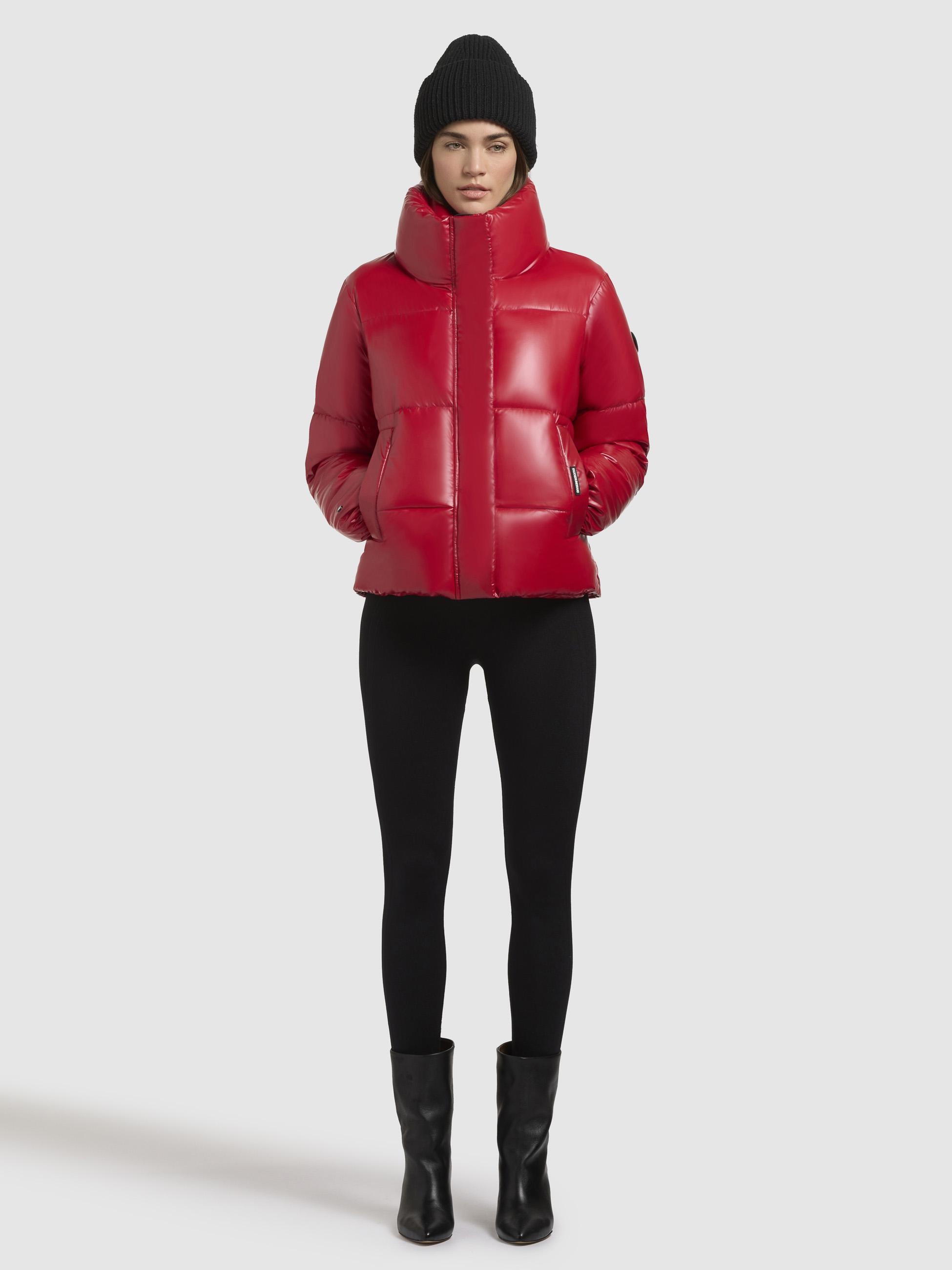 khujo Steppjacke »Rinja Shiny-YM«, ohne Kapuze, Glänzende kurze Winterjacke für Damen