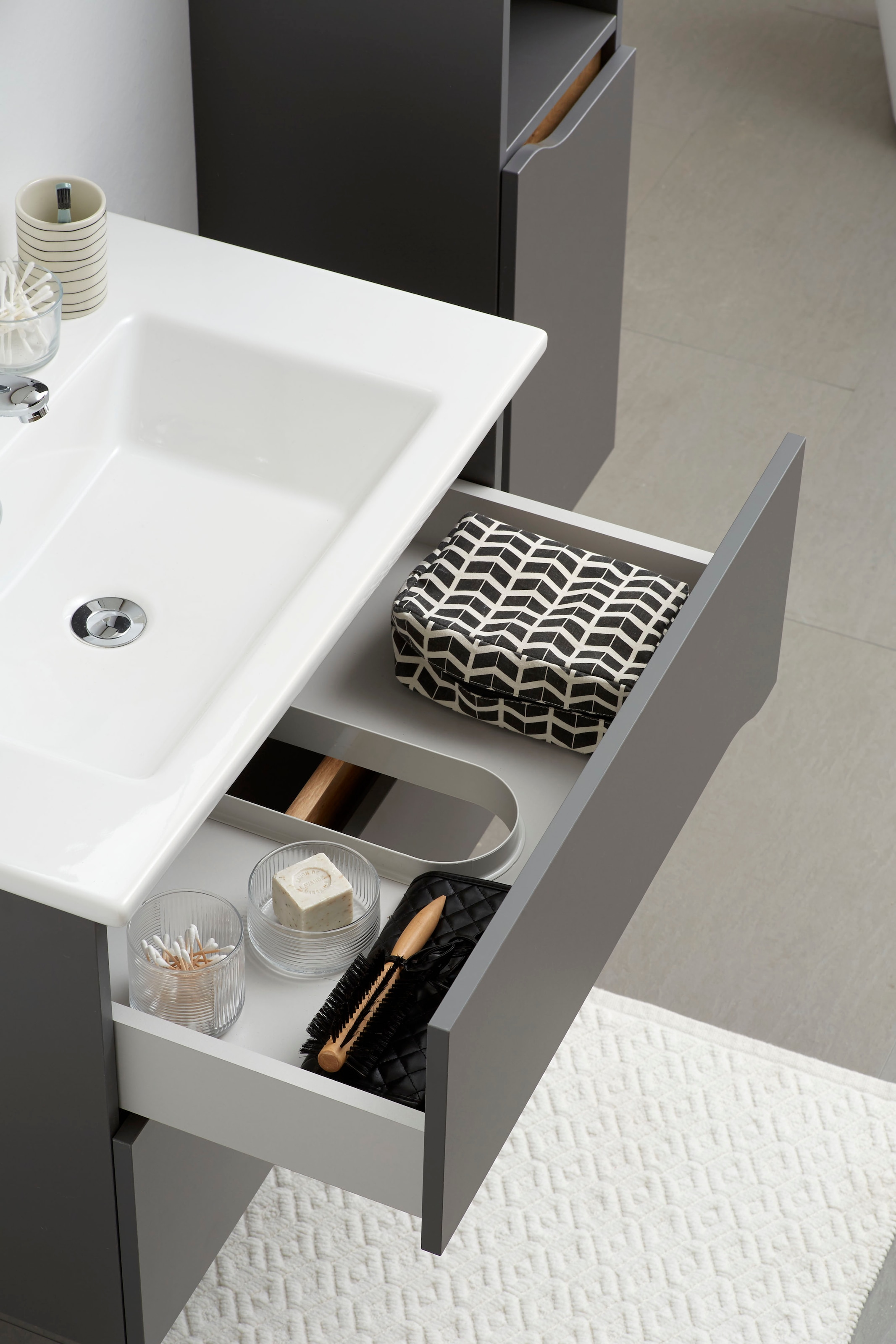 Saphir Badmöbel-Set »Quickset 5-teilig, Keramik-Waschtisch und LED-Spiegelschrank«, (7 St.), Midischrank, Unterschrank, Hängeschrank, inkl. Türdämpfer, 7 Türen
