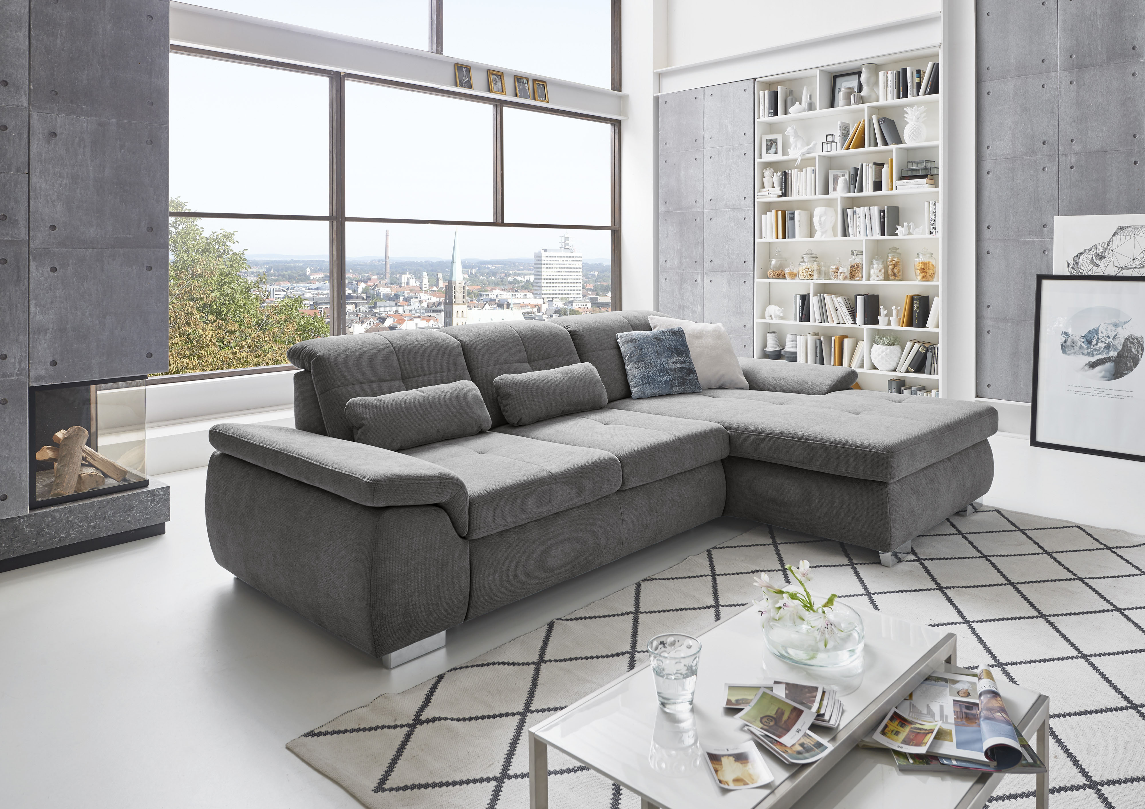 Die PlanBar Ecksofa "MP-IN16037 L-Form, Breite 289 cm, mit Federkern-Polsterung" mit Sitztiefenverstellung & Zierkissen