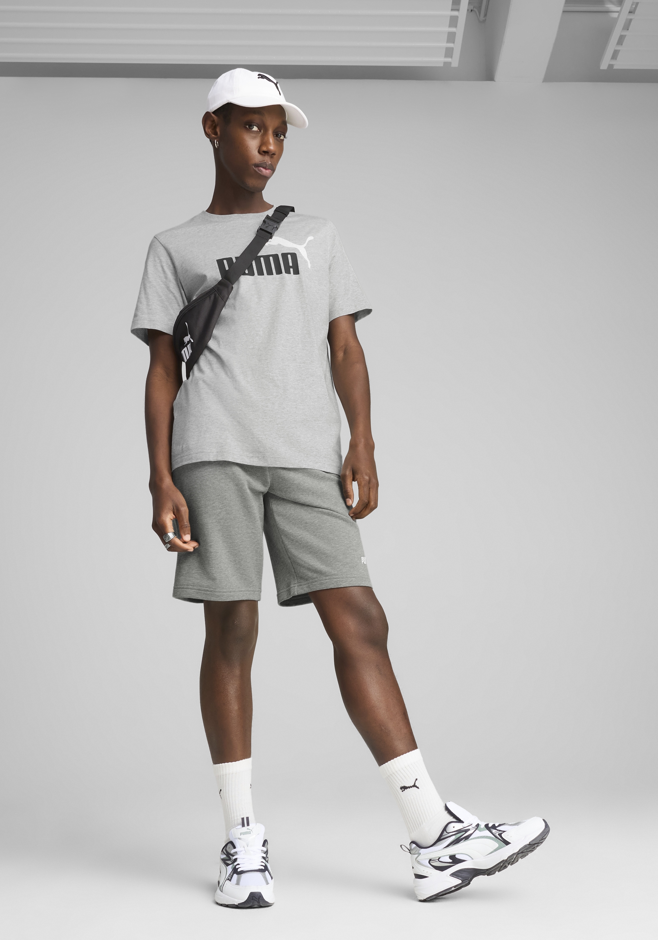 PUMA »ESS 2 COLOR NO. 1 LOGO SHORTS 10" TR«  sportlicher Look, mit Eingrifftaschen, Regular Fit