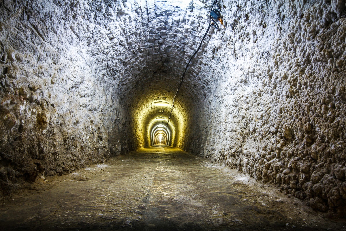 Papermoon Fototapete "Tunnel"