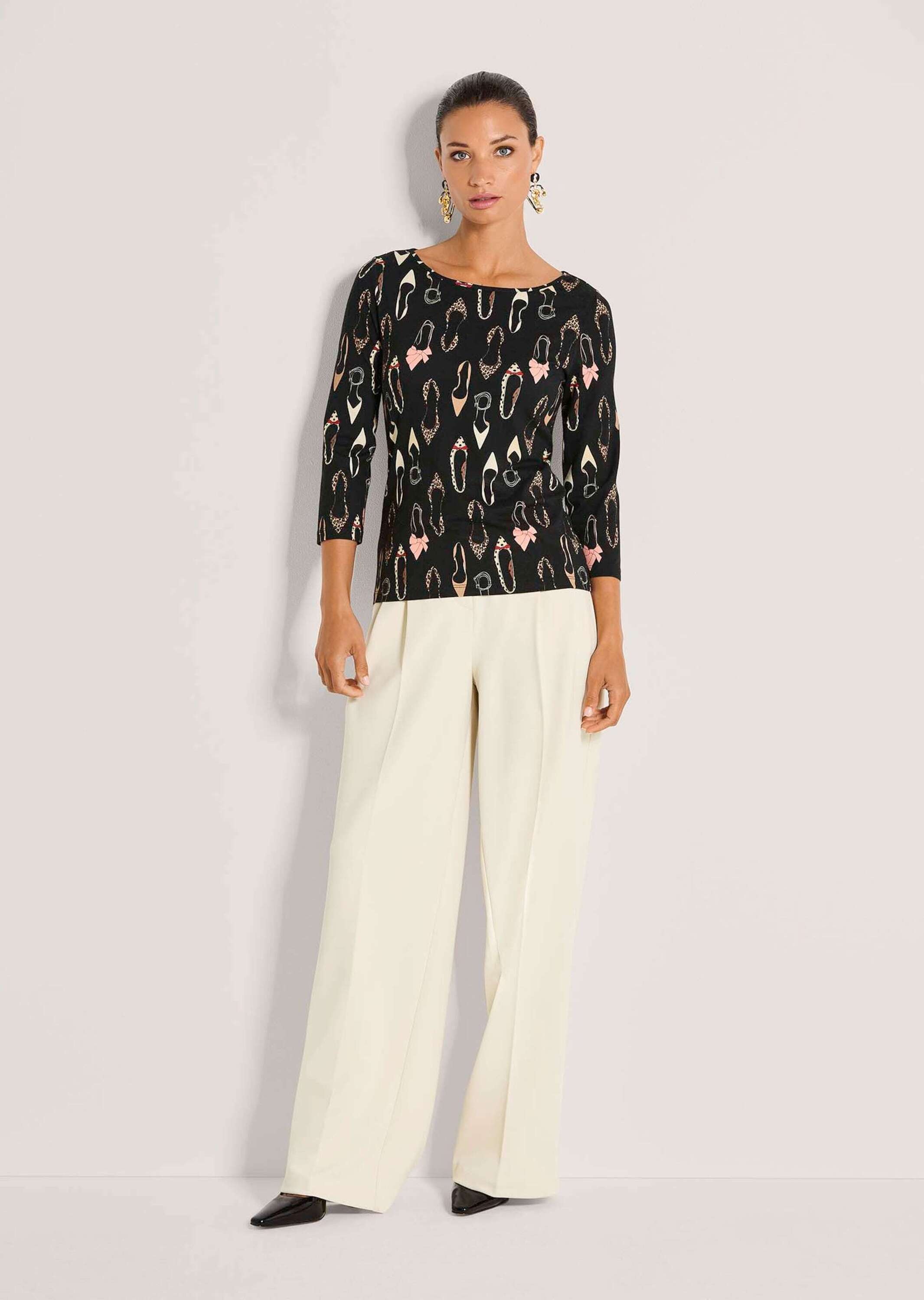 MADELEINE Langarmshirt »Shirt Rundhals-Shirt mit All-Over-Print« Schuhprint
