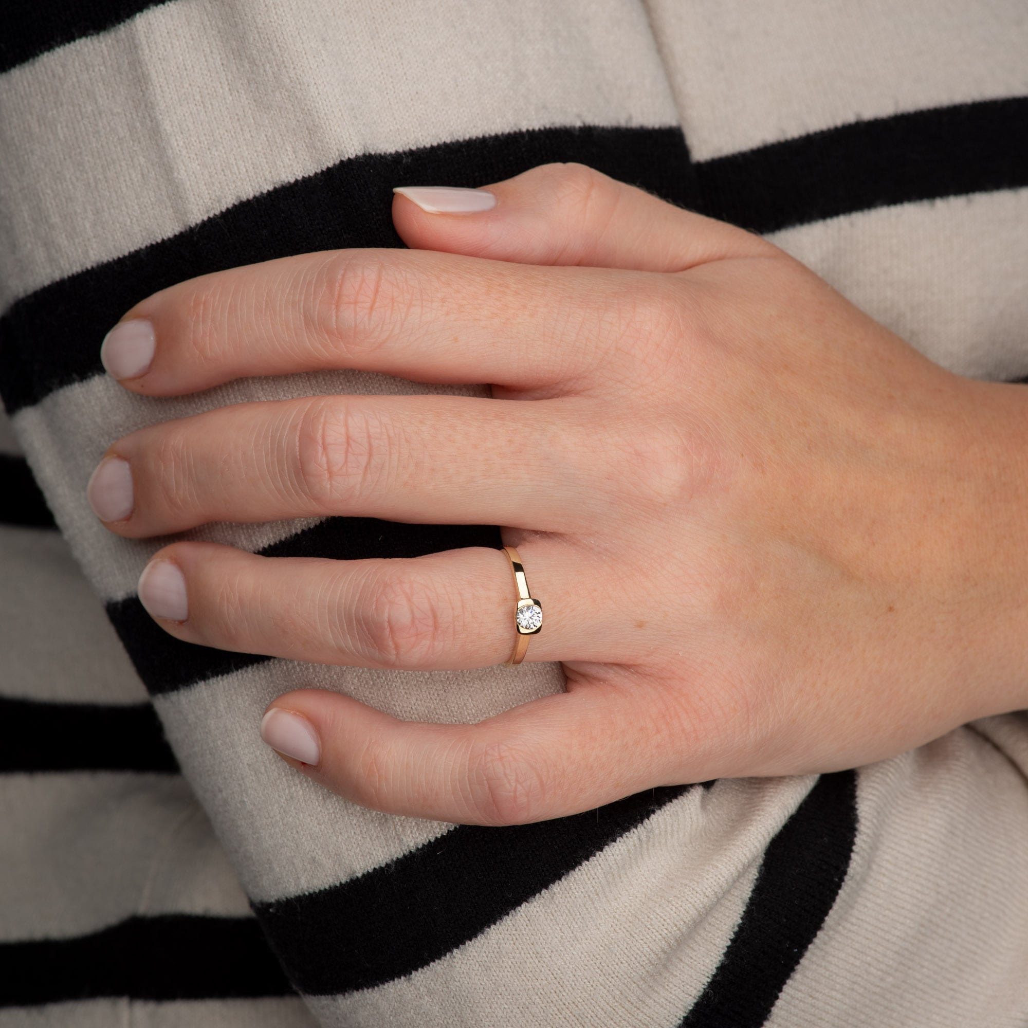 Orolino Fingerring »333/- Gelbgold glanz synth. Zirkonia«