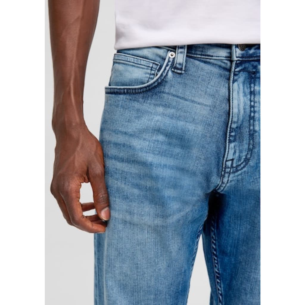 s.Oliver Tapered-fit-Jeans