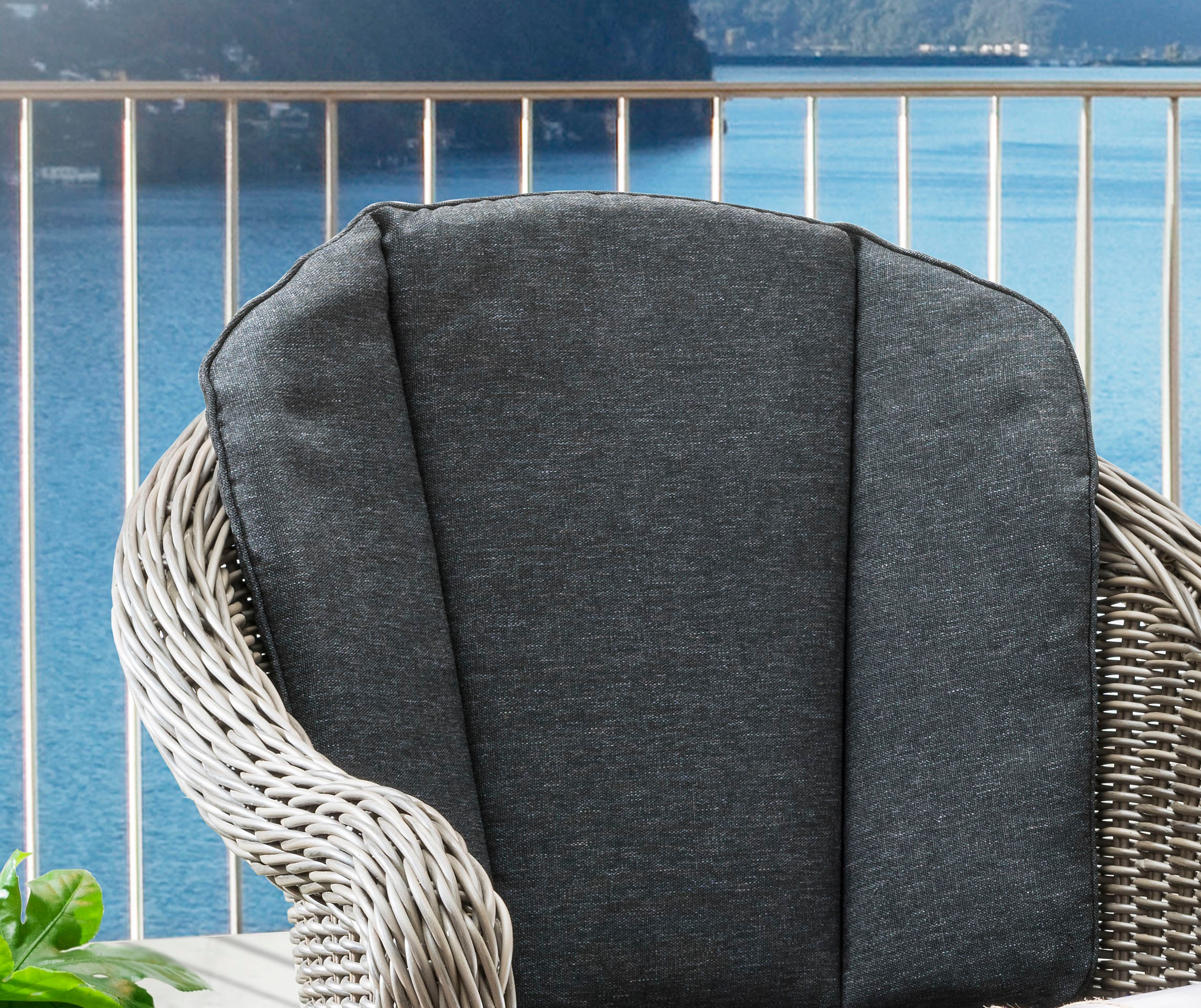 Destiny Garten-Essgruppe »MALAGA LUNA«, (Set, 5 tlg., 1 Tisch, 4 Sessel), (Set, 13-tlg., 4x Sessel, 1 Tisch Ø 100x75cm) Alumninium, Polyrattan