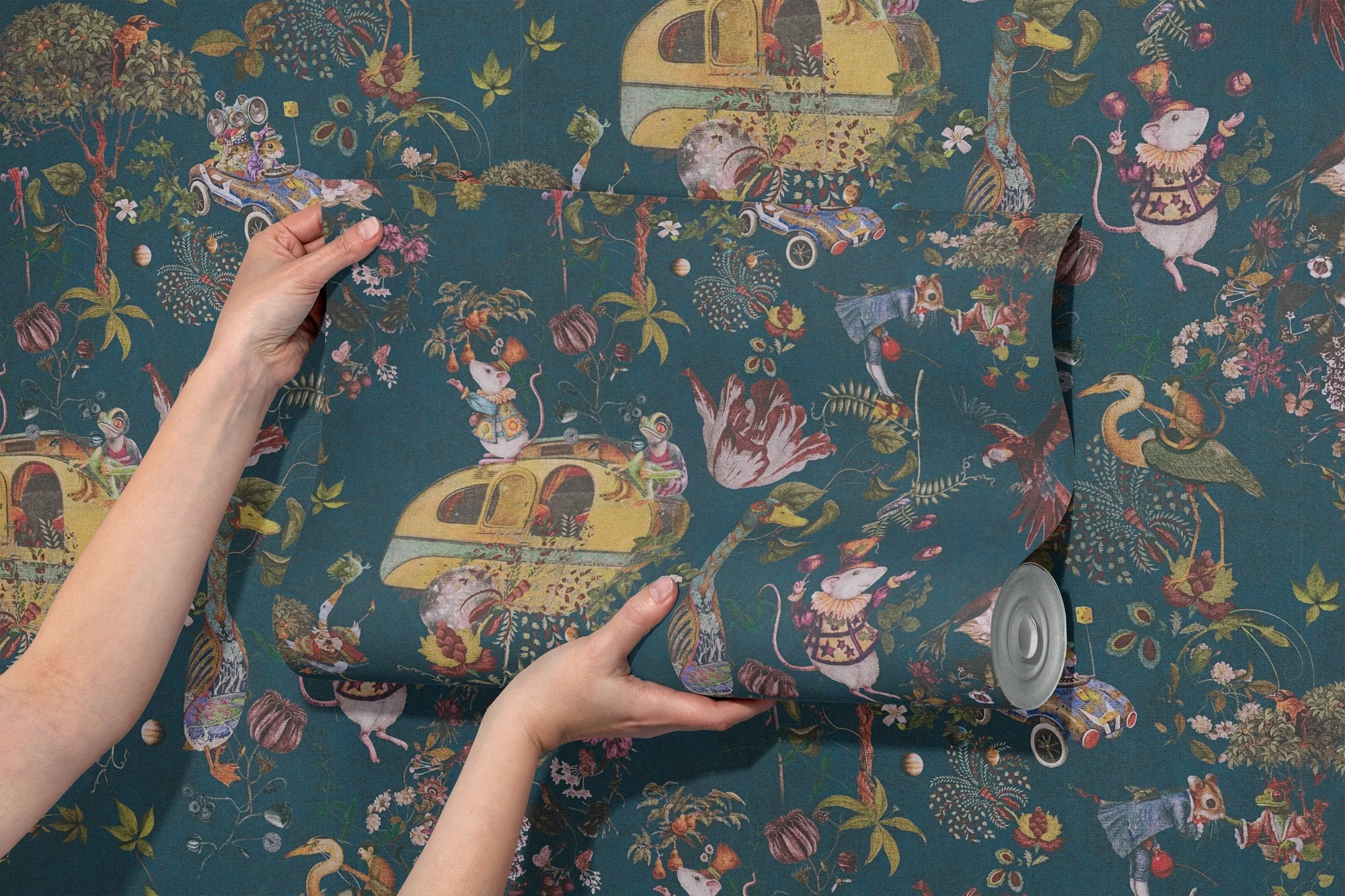 A.S. Création Vliestapete »Fantasievolle Märchen« Motiv leicht strukturiert Vliestapete Märchen Wohnwagen Kindermotiv, Blau, Bunt und Schwarz
