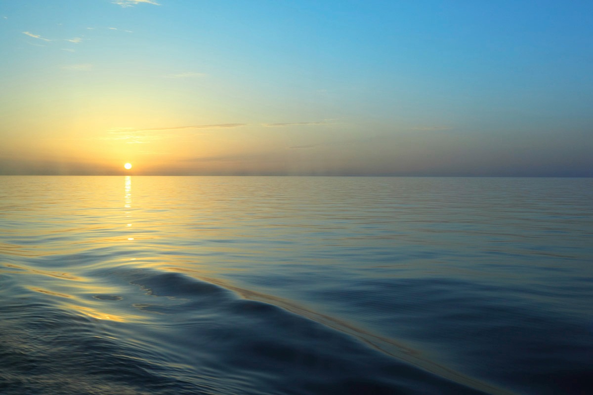 Papermoon Fototapete "Sonnenaufgang vom Bootsdeck" günstig online kaufen