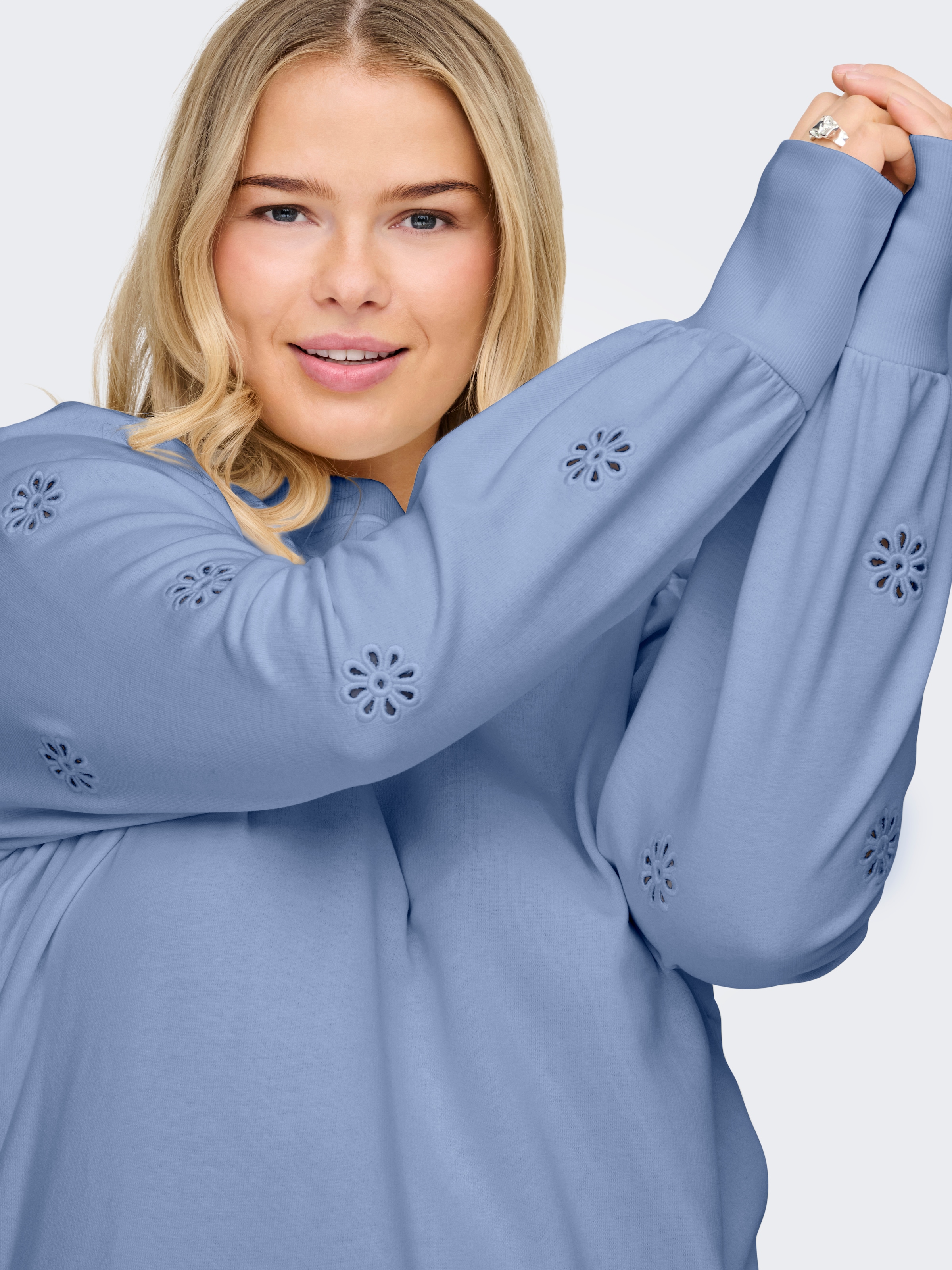 ONLY CARMAKOMA Sweatshirt »CARFEMME L/S PUFF EMBROIDERY UB SWT NOOS«, Baumwollmischung, regular fit
