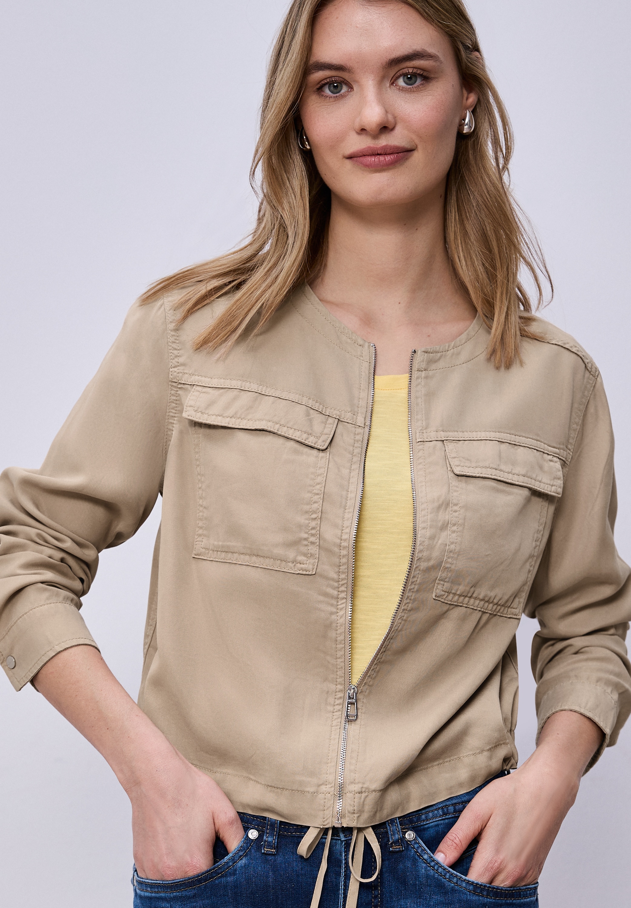 Kurzjacke STREET ONE, Damen, Gr. 46, safari beige, Stoff, 100% Lyocell, unifarben, normal normal, Rundhals, Bündchen, Jacken Kurzjacke, mit Brusttasche