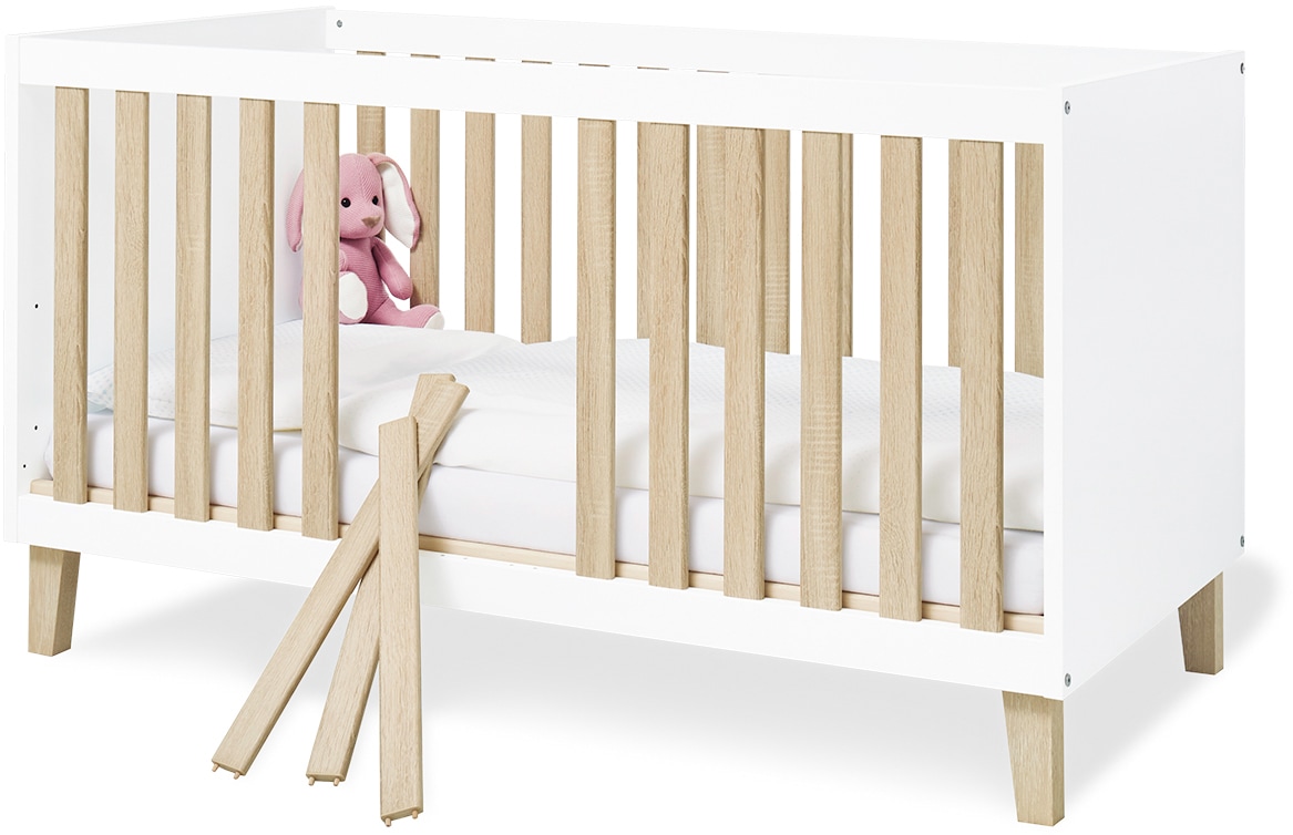 Pinolino® Babymöbel-Set »Lumi«, (Spar-Set, 2 tlg., Kinderbett, Wickelkommode), breit; Made in Europe; mit Kinderbett und Wickelkommode