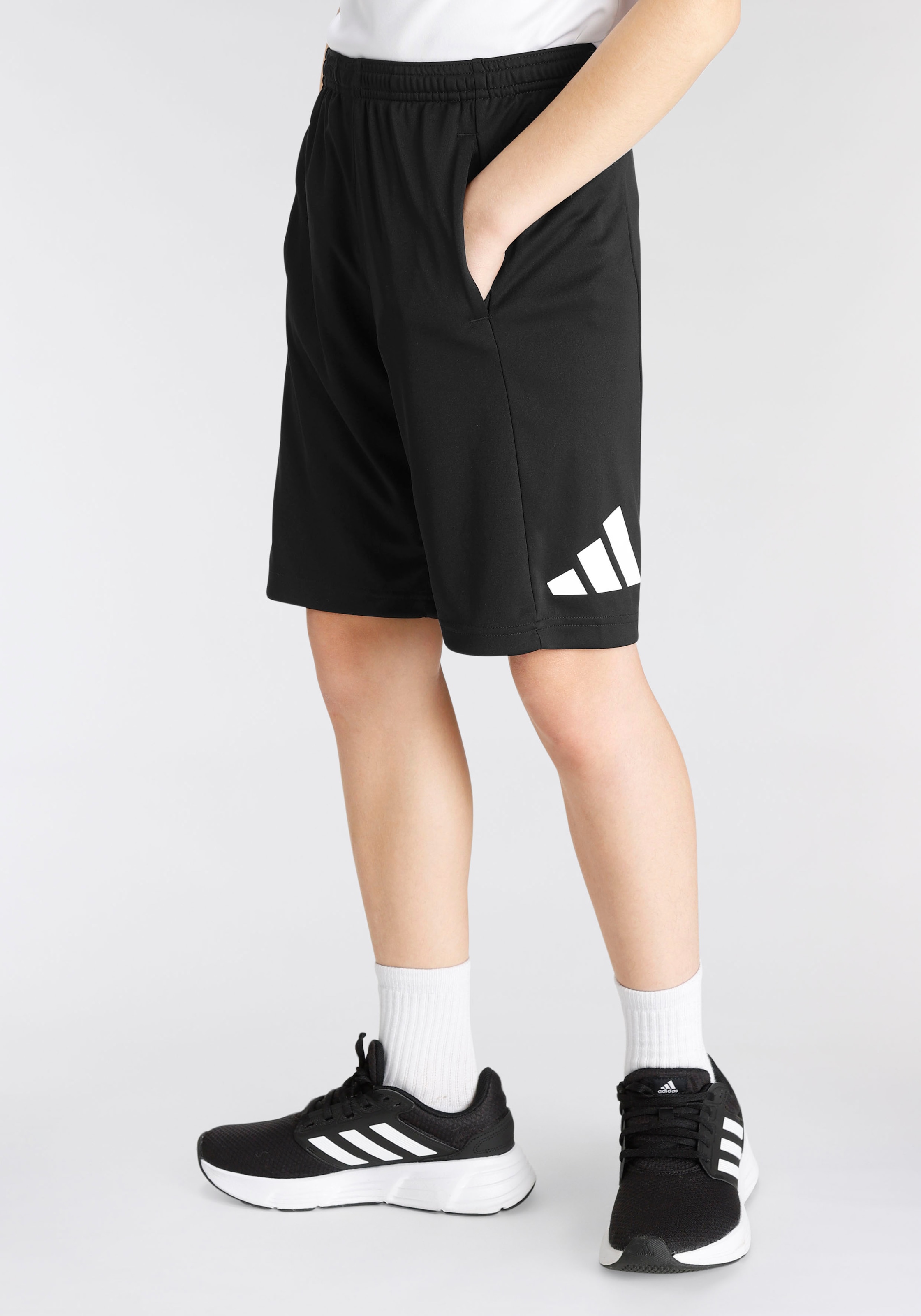 Shorts LOGO REGULAR-FIT«, (1 Rechnung ESSENTIALS Sportswear BAUR auf tlg.) adidas »TRAIN | AEROREADY
