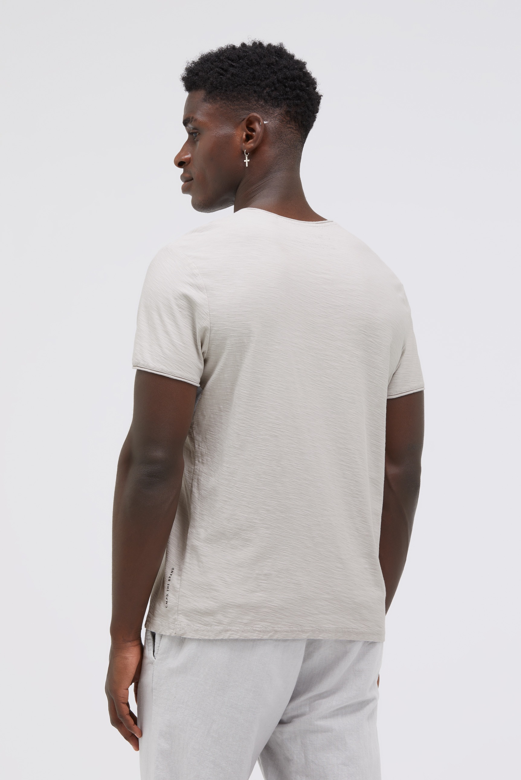 CMPD V-Shirt mit offener Kante am Ausschnitt
